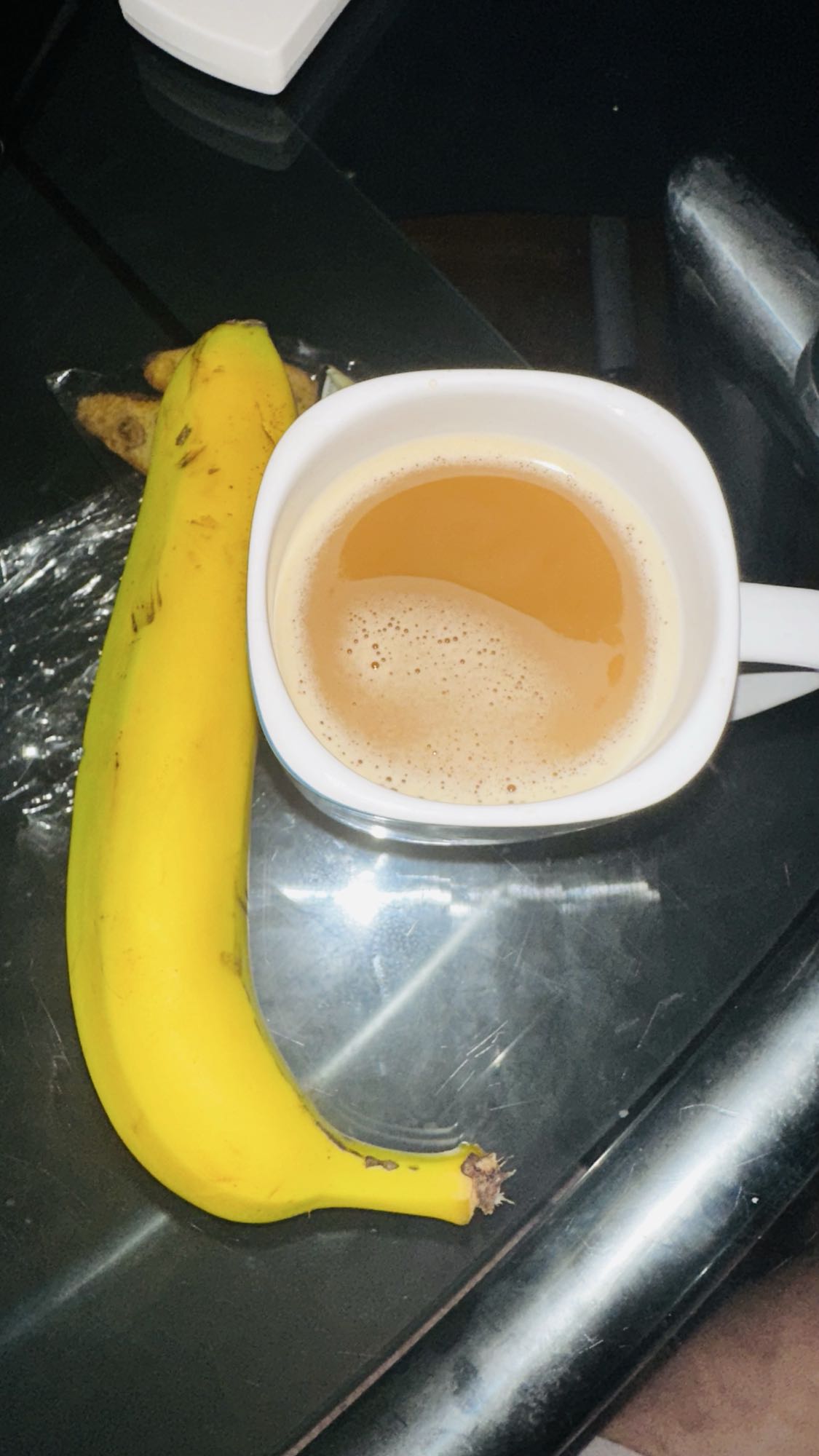 Banana și cafea cu lapte