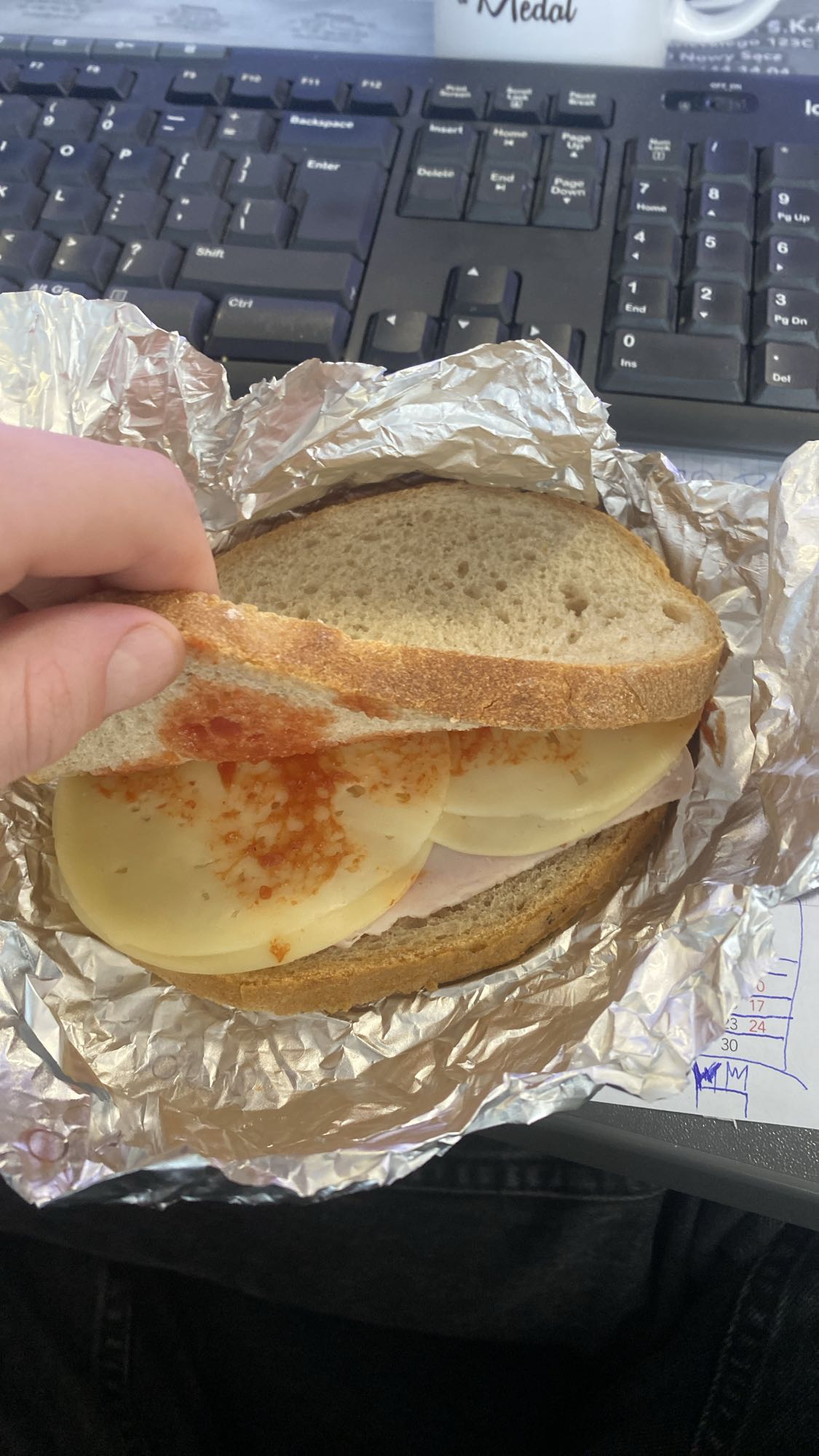 Kanapka z szynką i serem