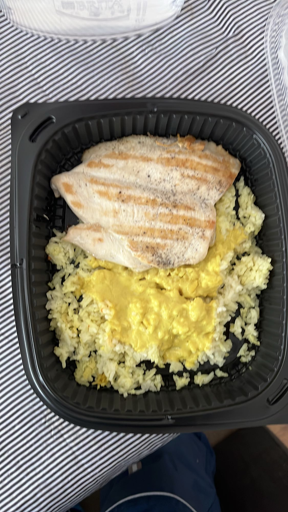 Пилешко с ориз и яйца