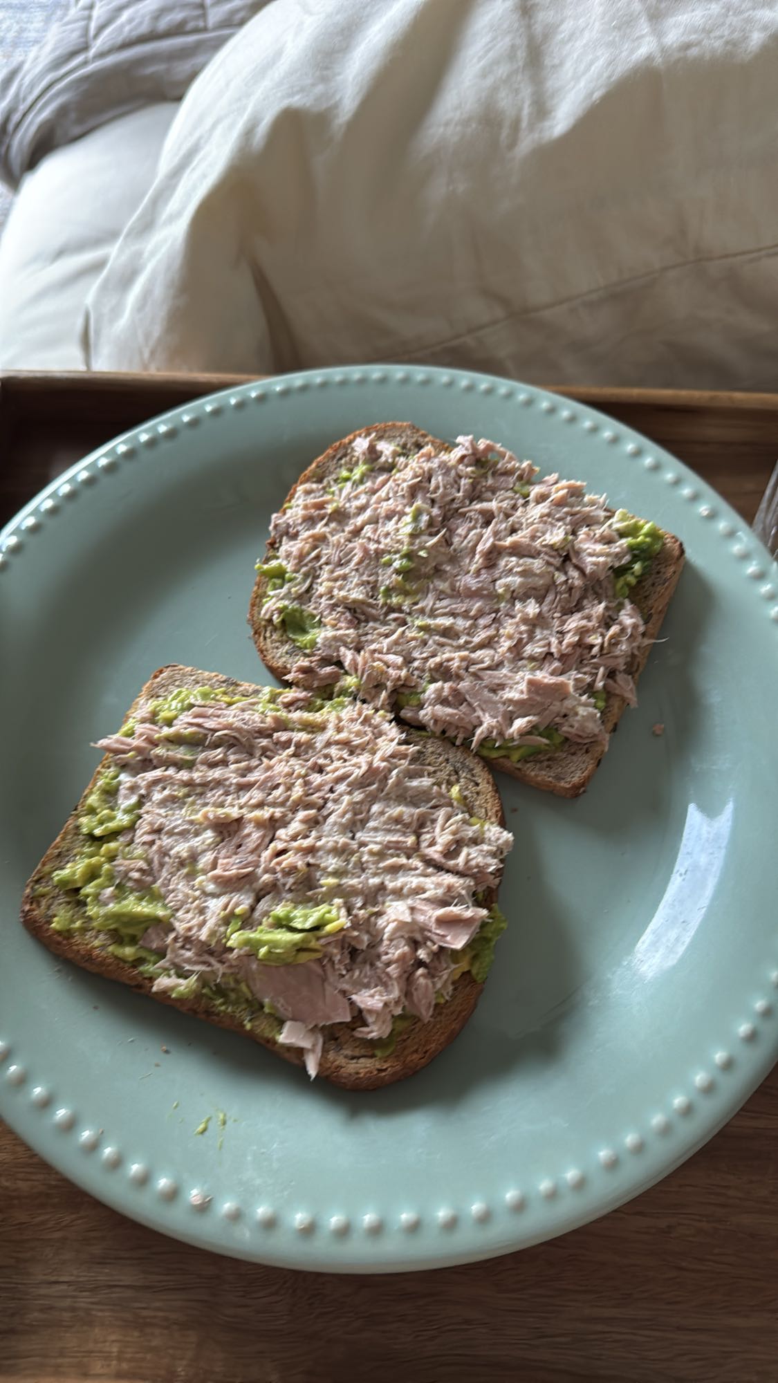 Tostadas de atún y aguacate