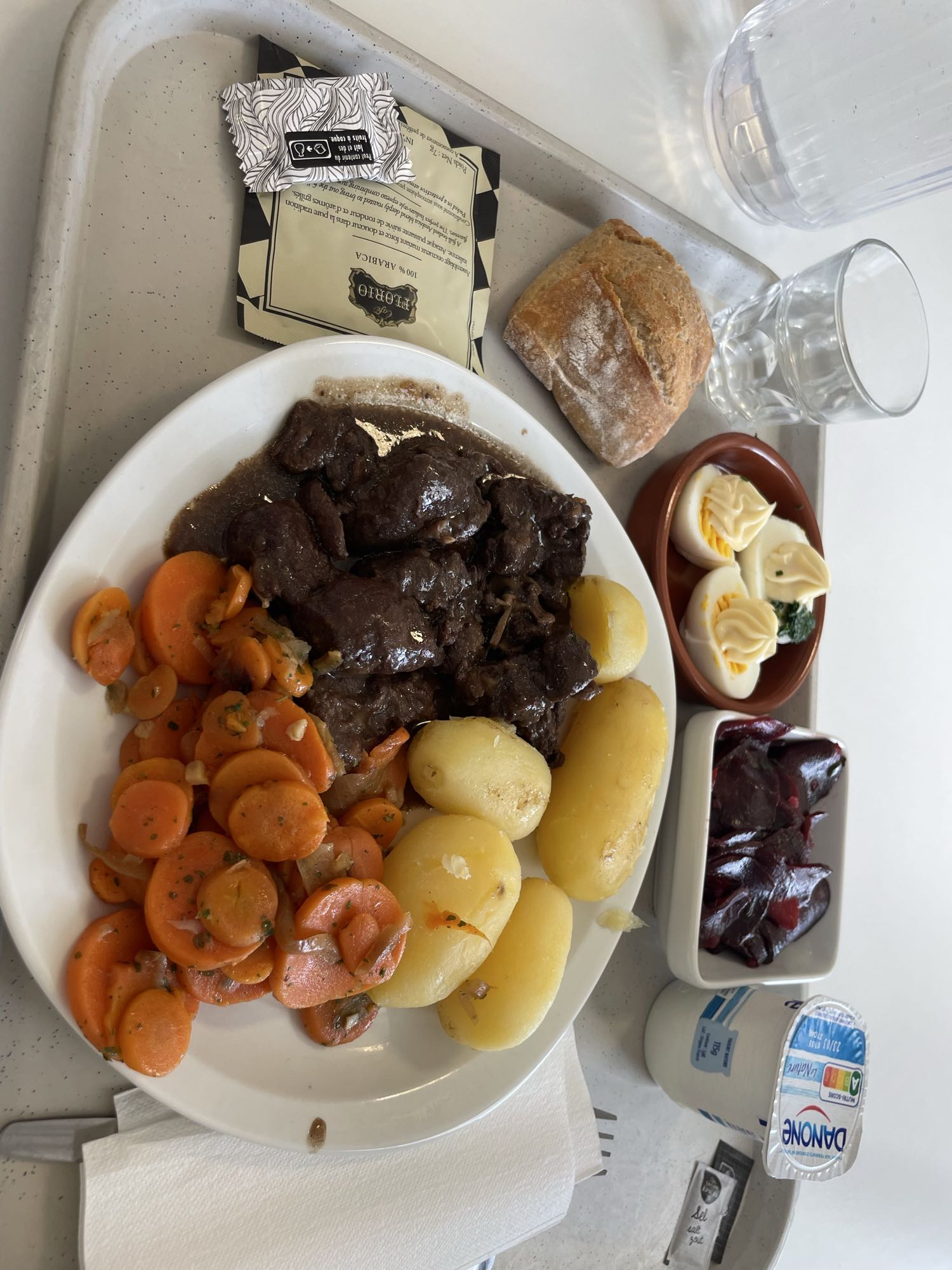 Déjeuner viande et légumes