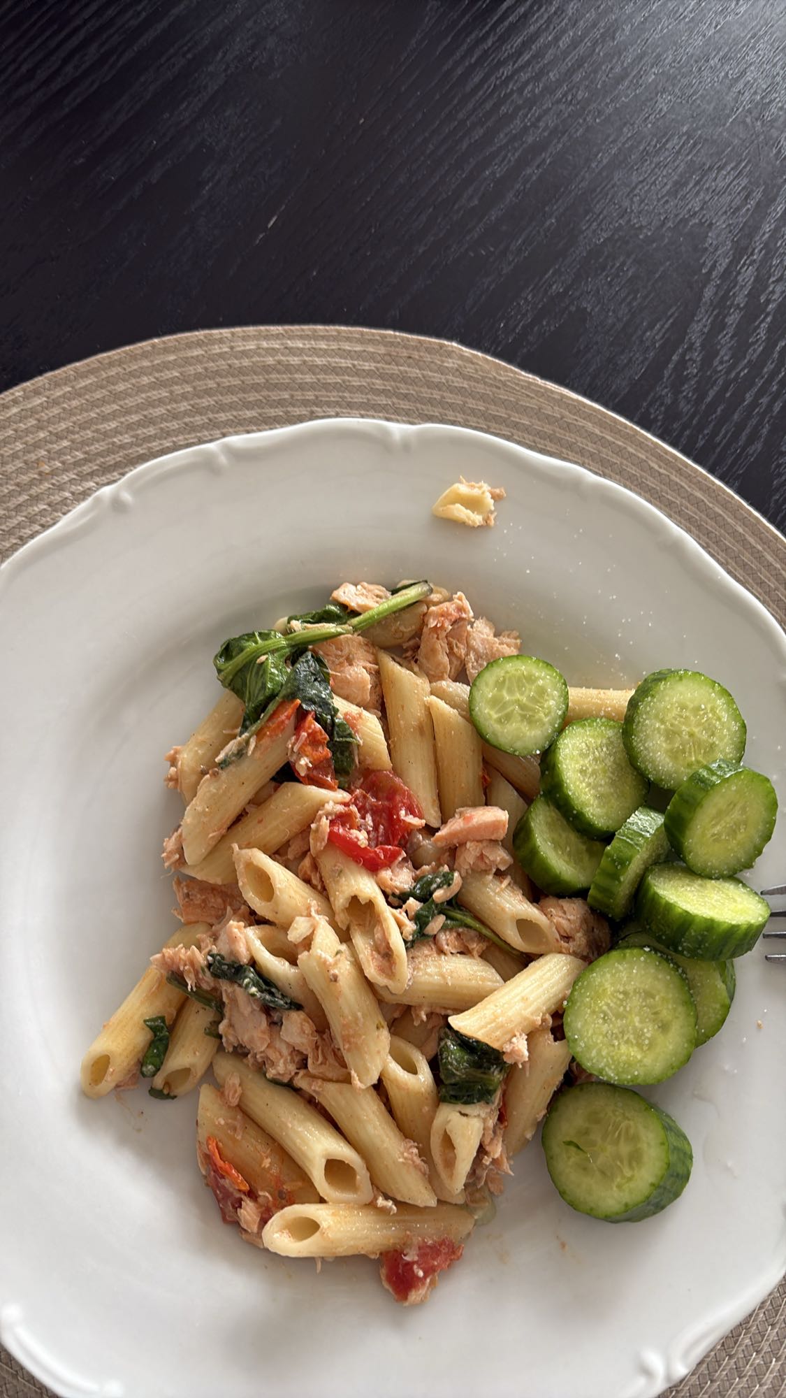 Pasta med lax och gurka