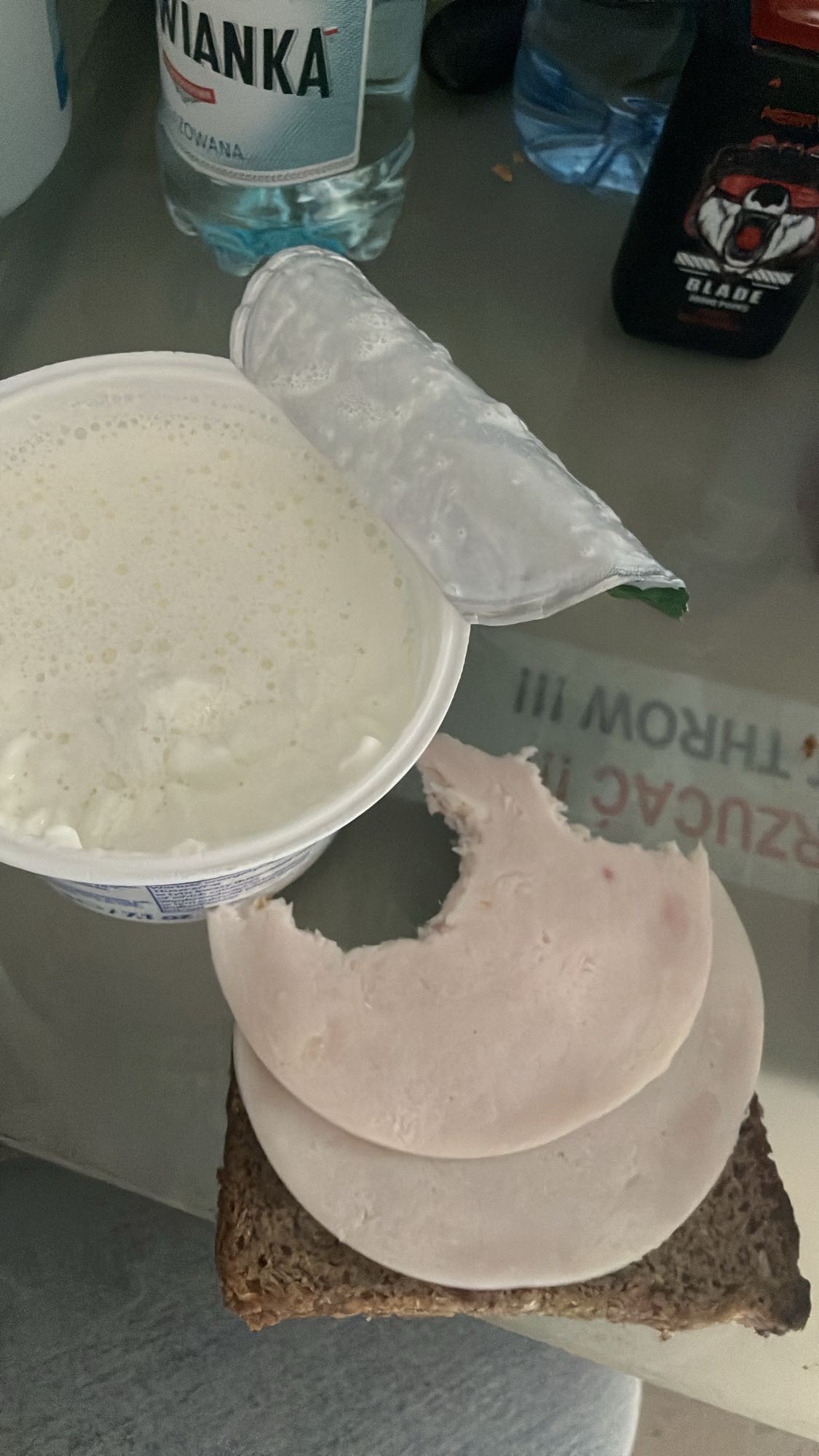 Kanapka z szynką i twarogiem