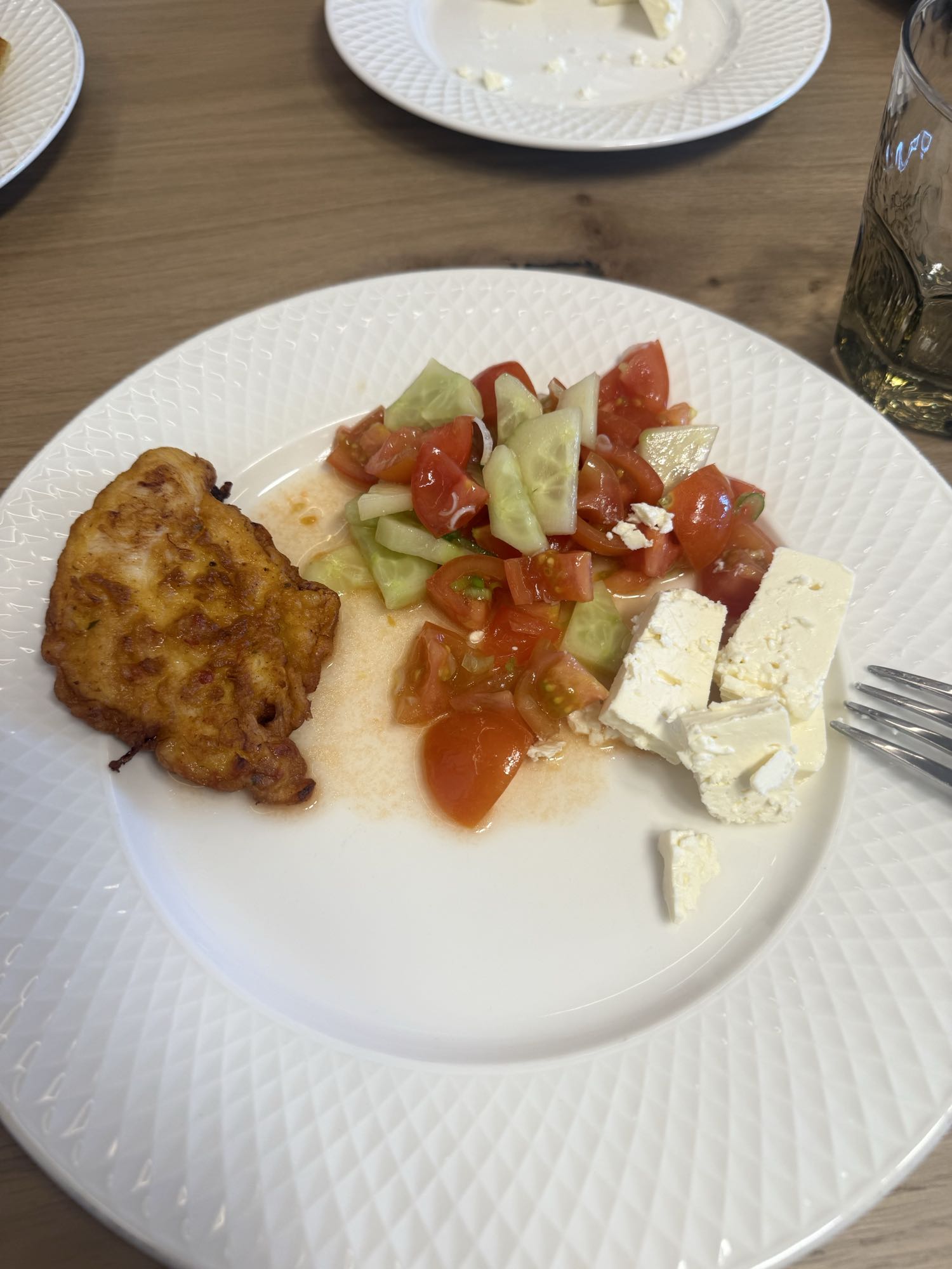 Salată cu pui și brânză