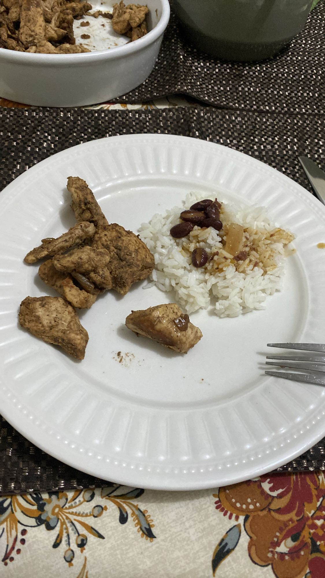 pollo con arroz y frijoles