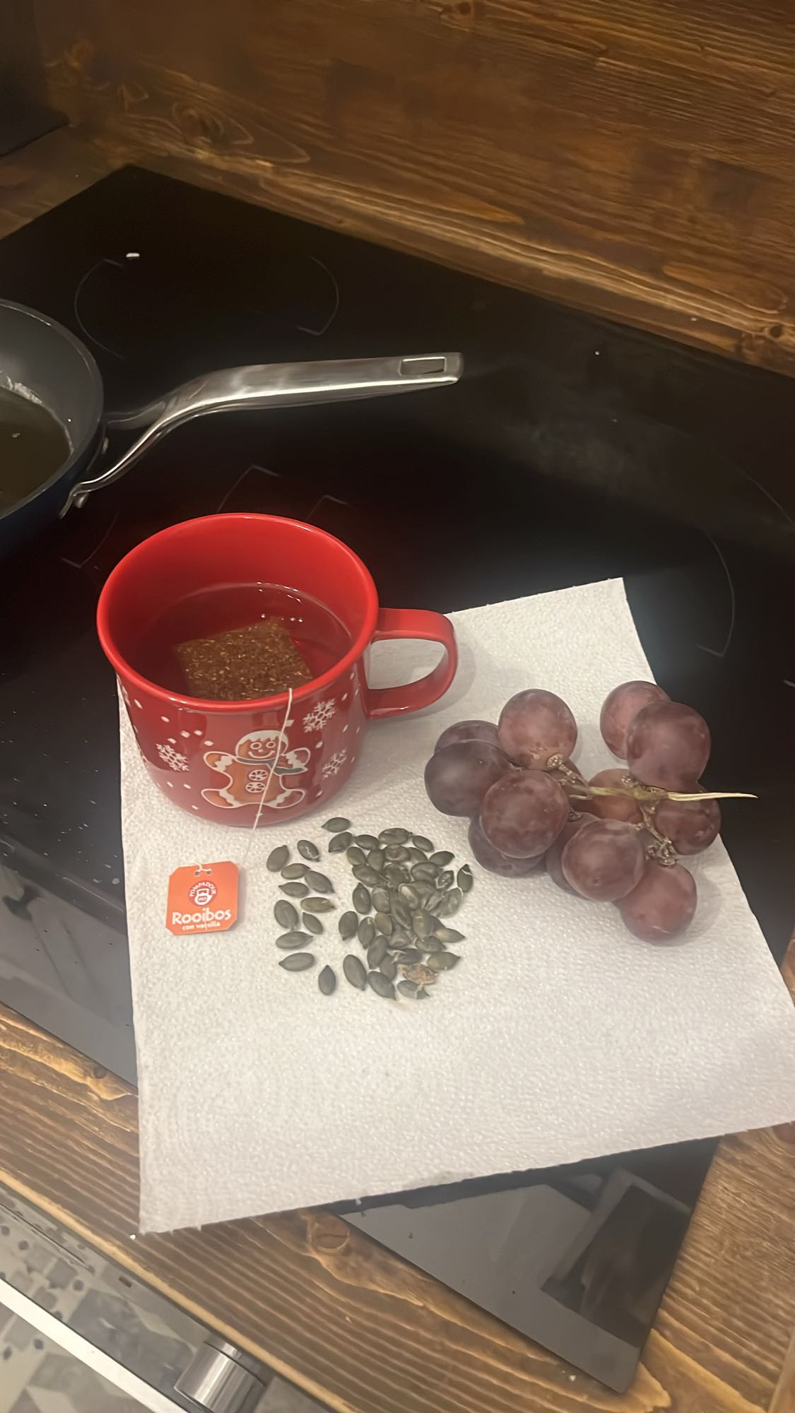Uvas, semillas y té rooibos