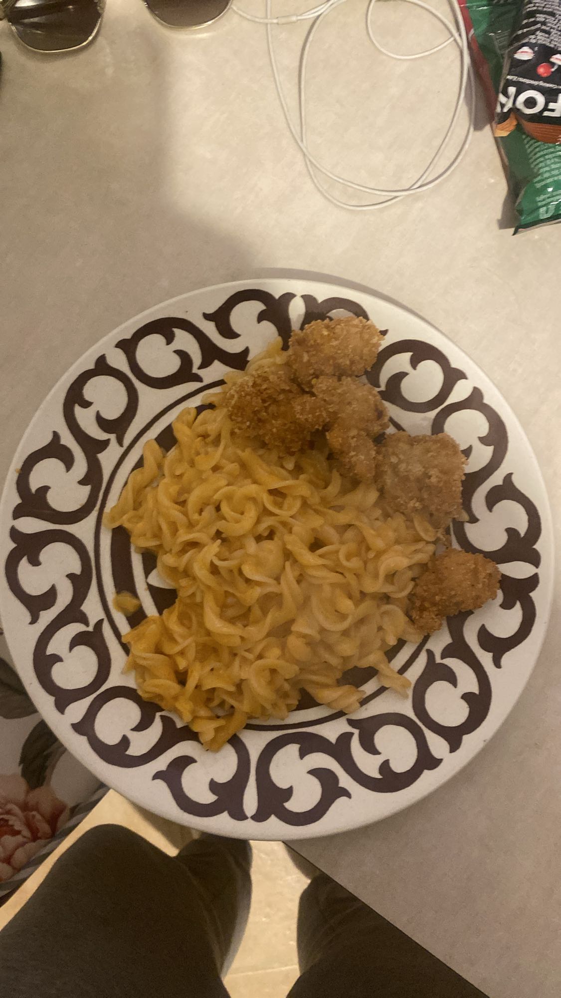 makaron z serem i nuggetsy