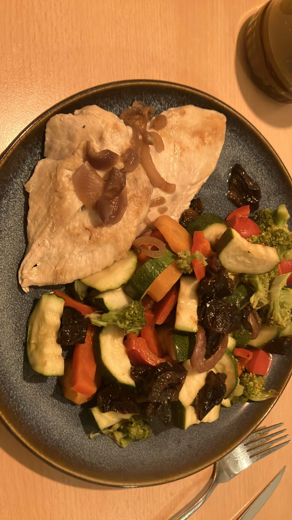 Frango grelhado com legumes