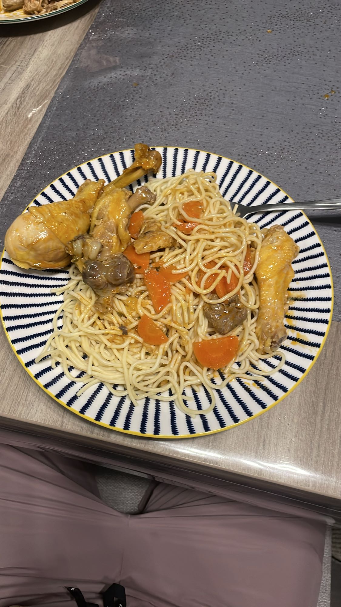 Poulet aux nouilles et légumes