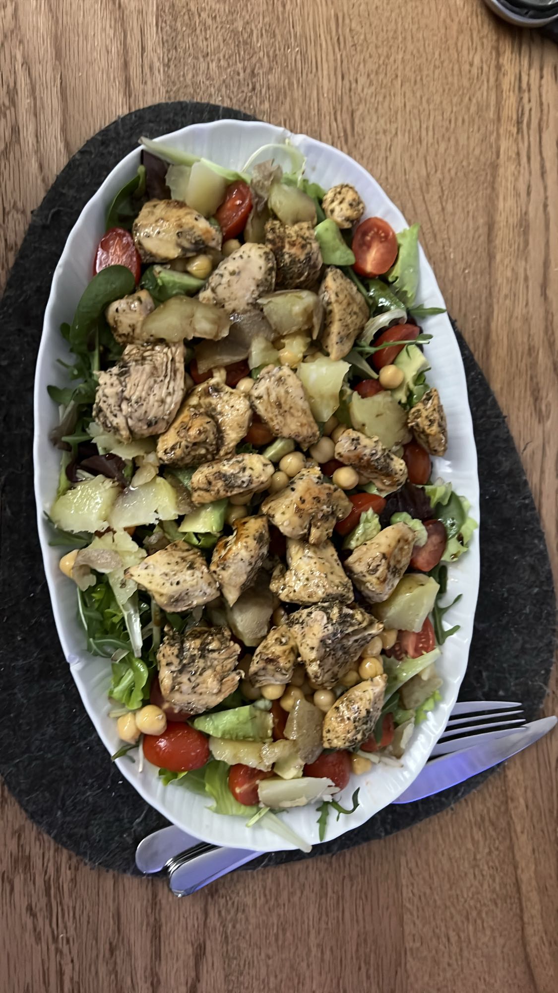 Tavuklu Akdeniz Salata
