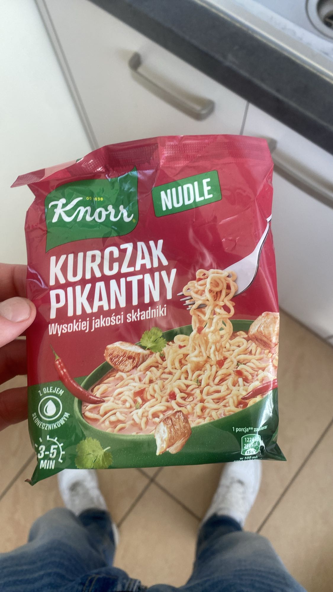 Pikantne nudle z kurczakiem