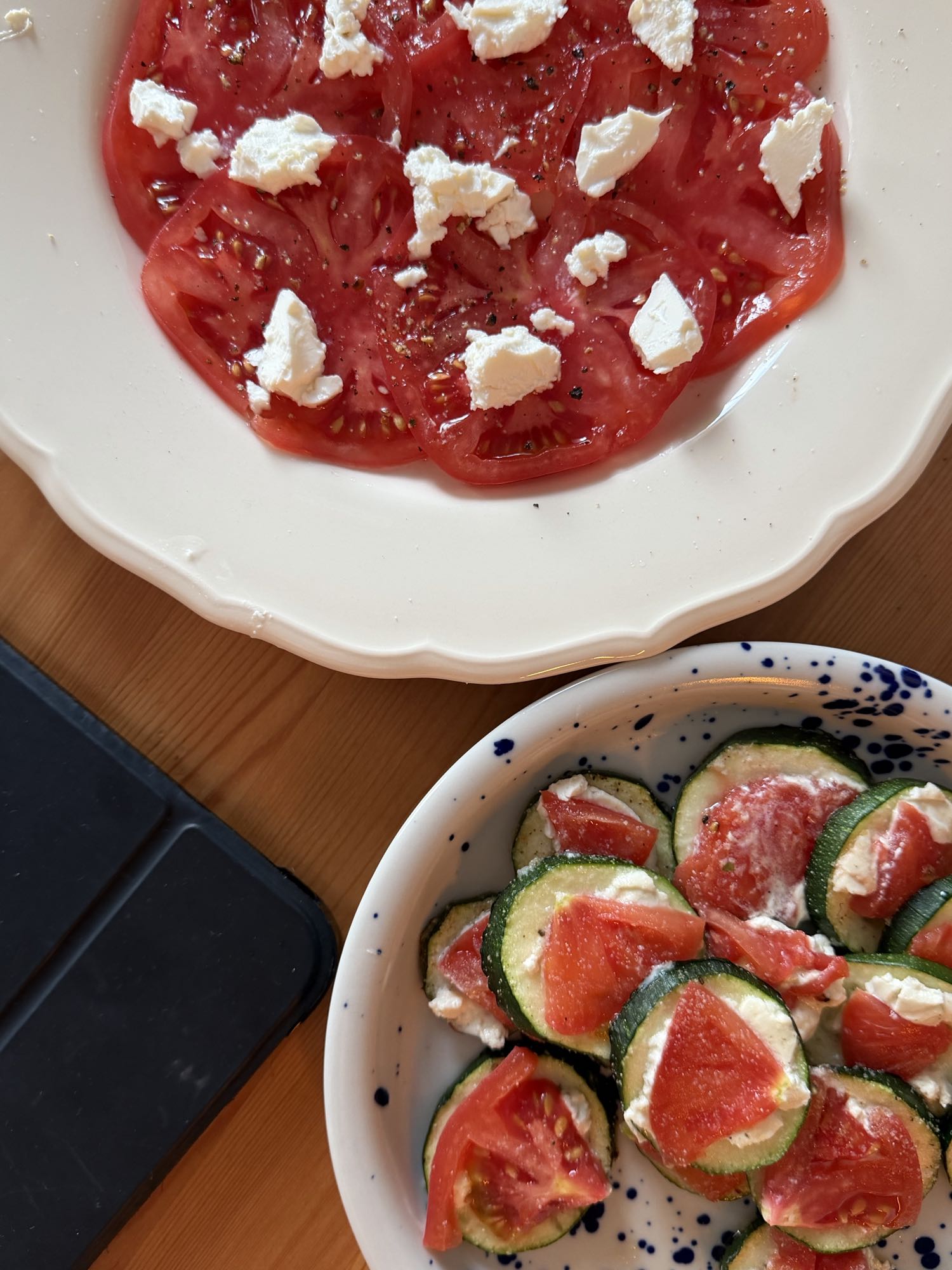 Салат с помидорами и цукини