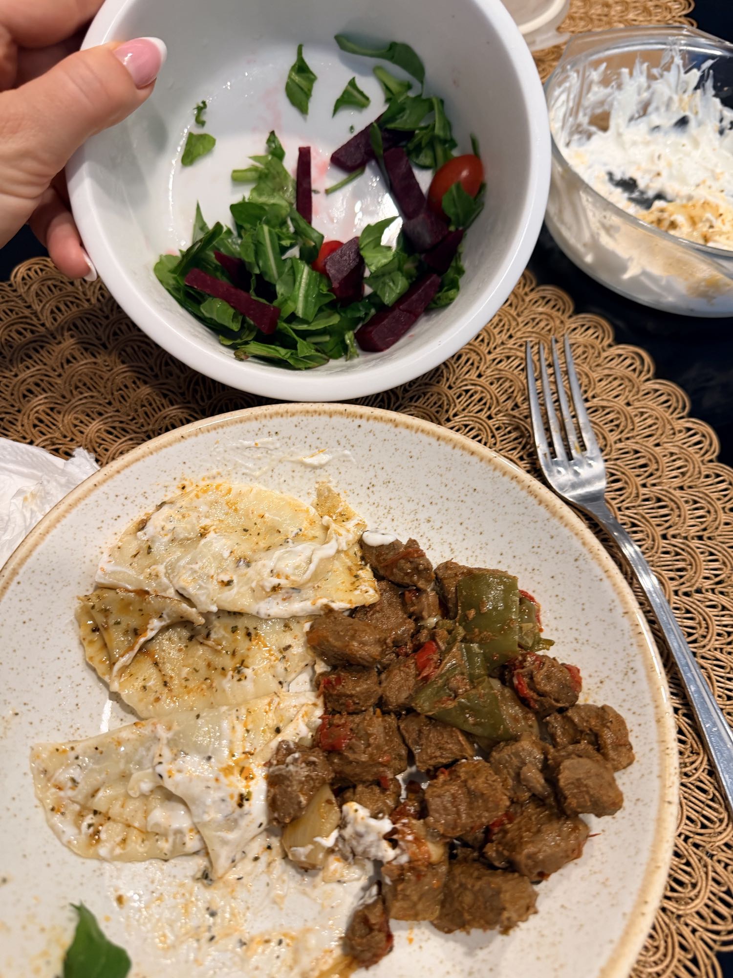 Пельмени с мясом и салат