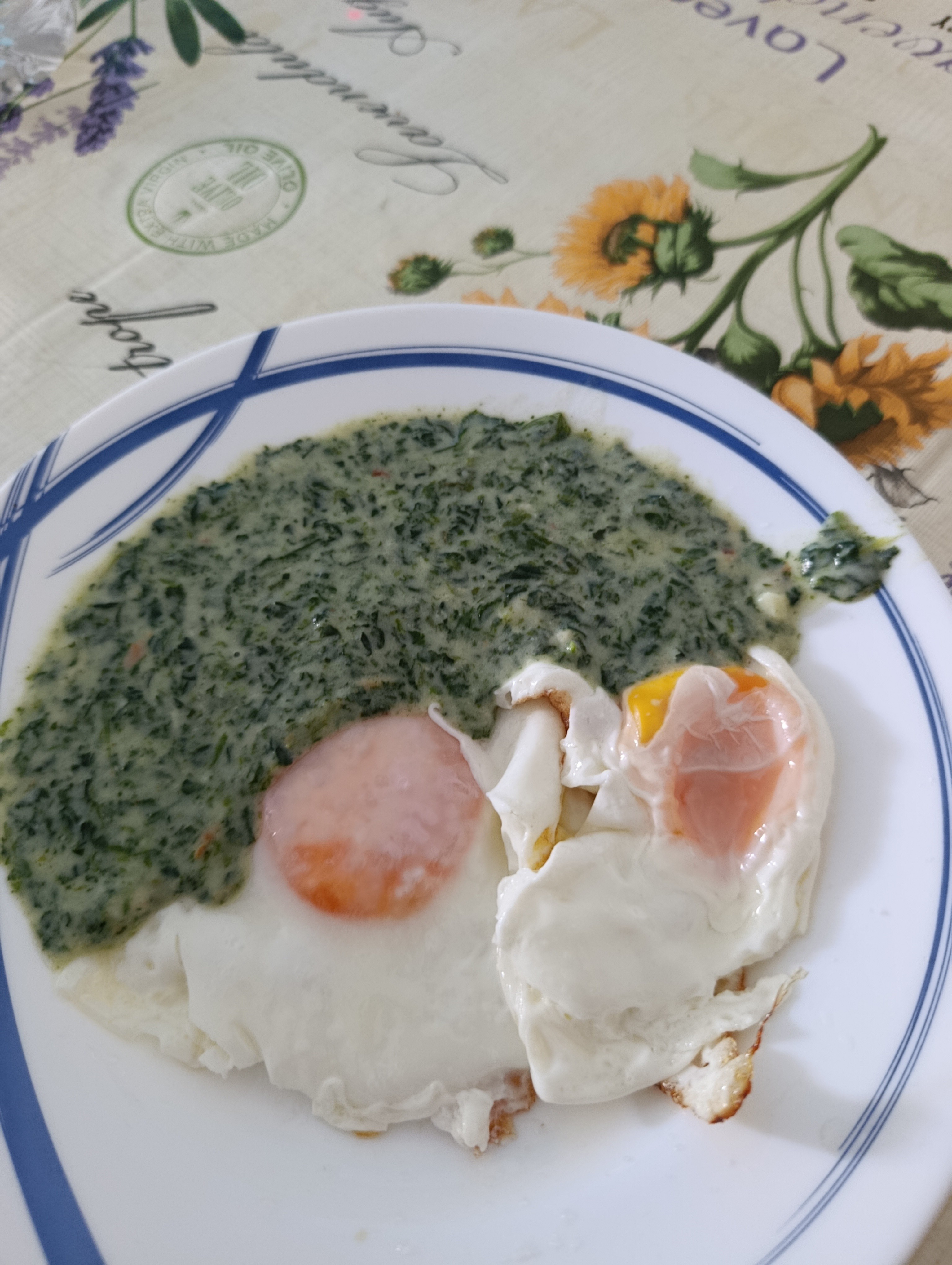 Huevos con espinacas