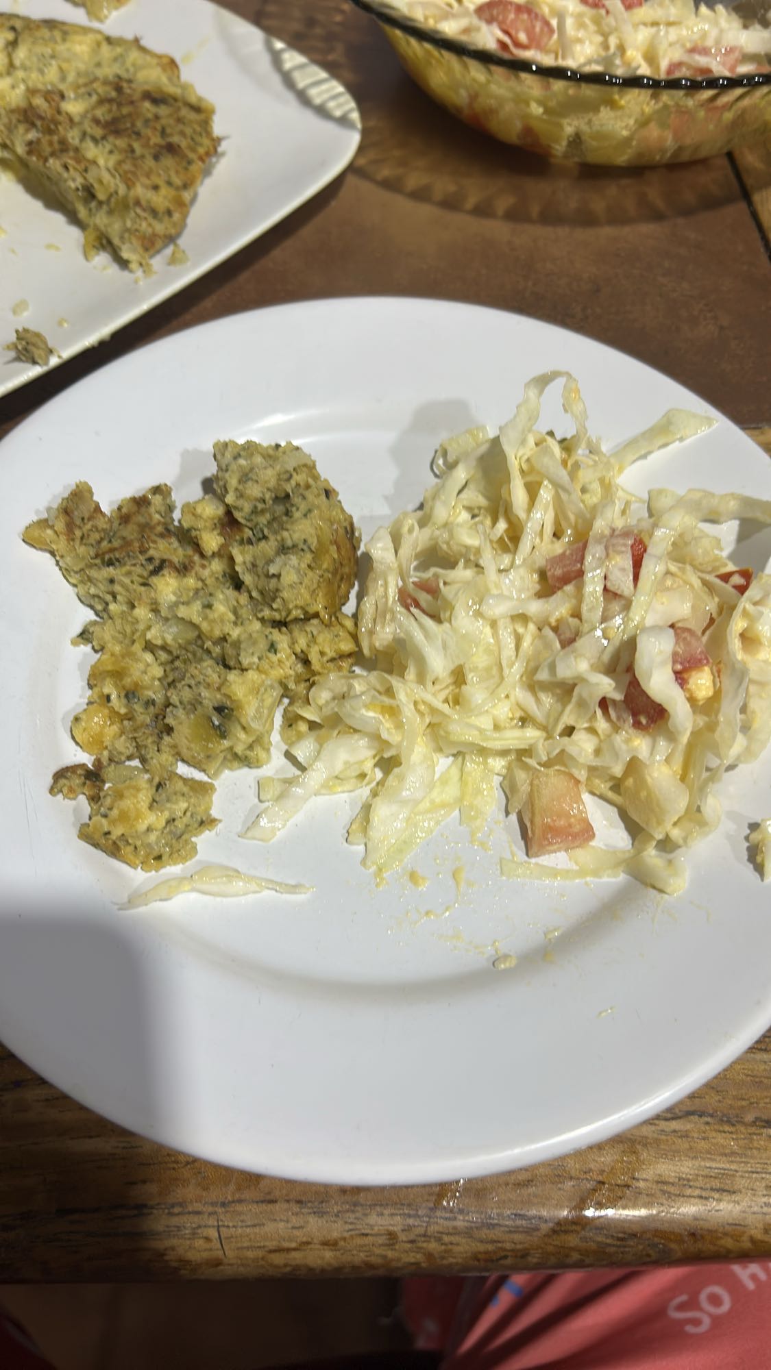 Tortilla y ensalada fresca
