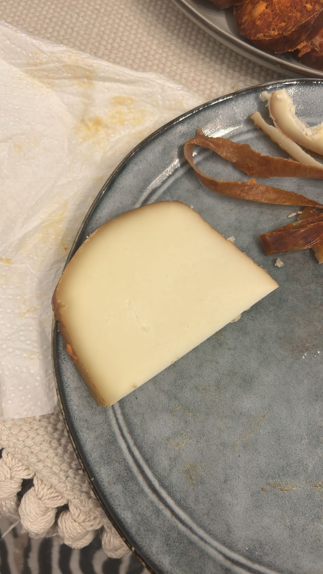 Brânză afumată felie