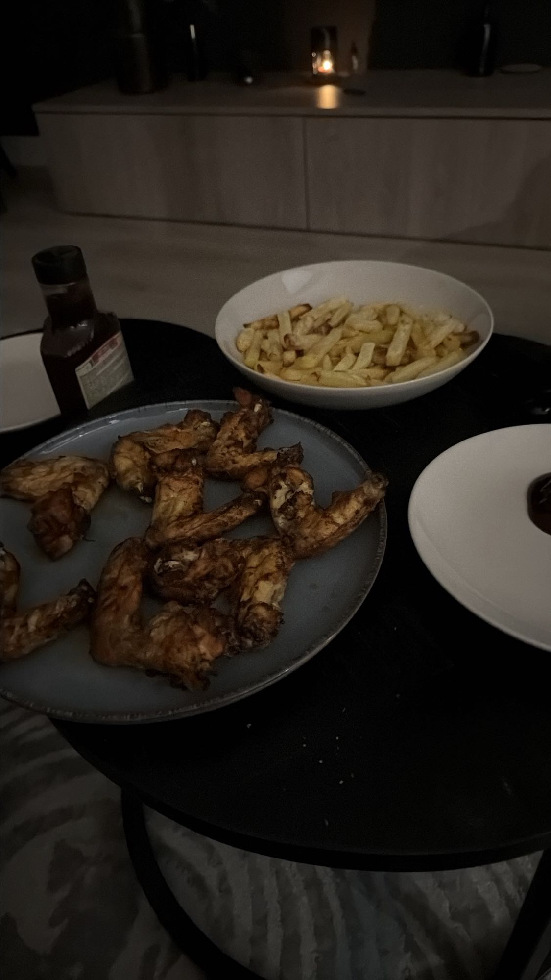 Aripioare cu cartofi prăjiți