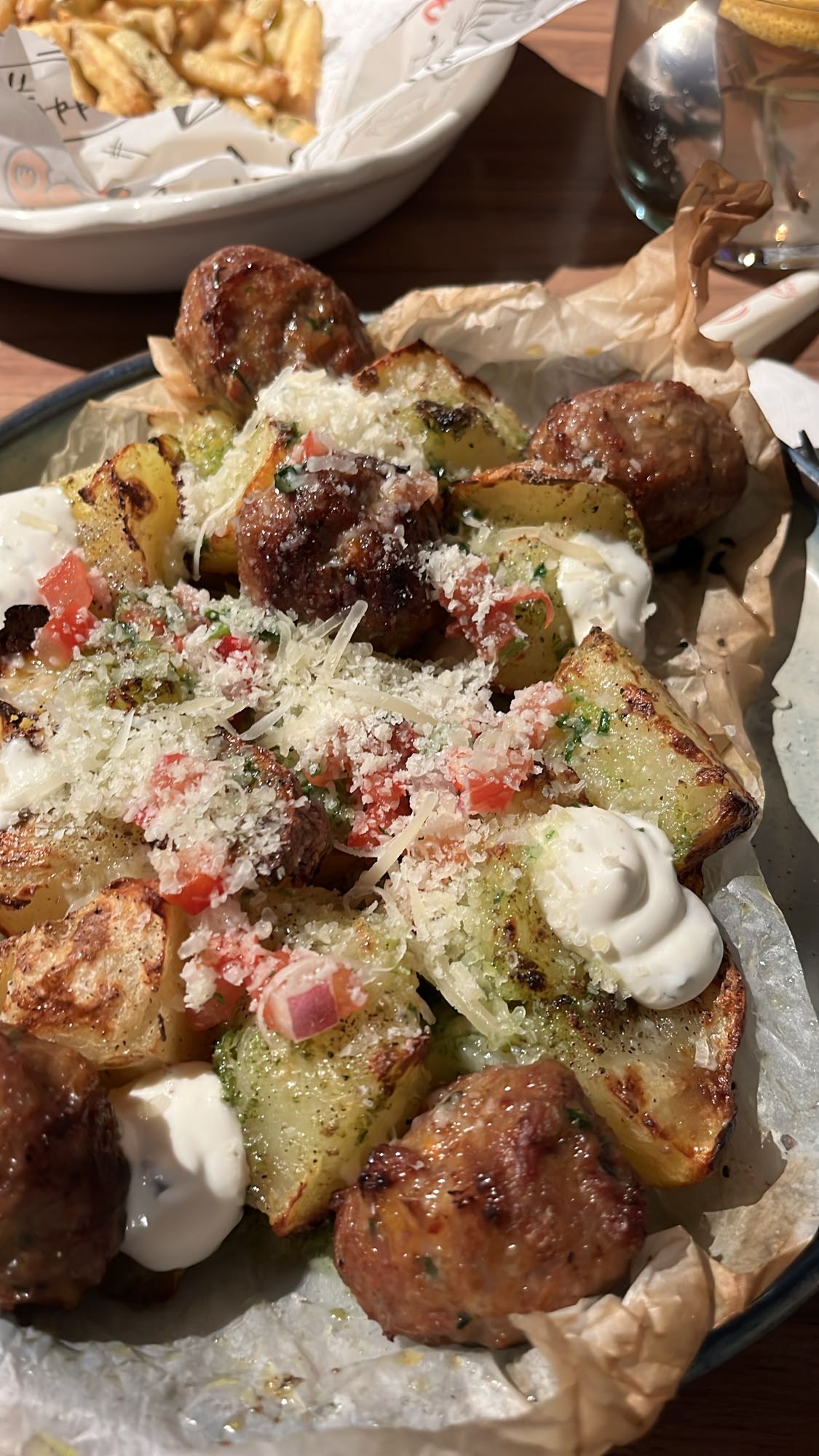 Кюфтета с картофи и сос