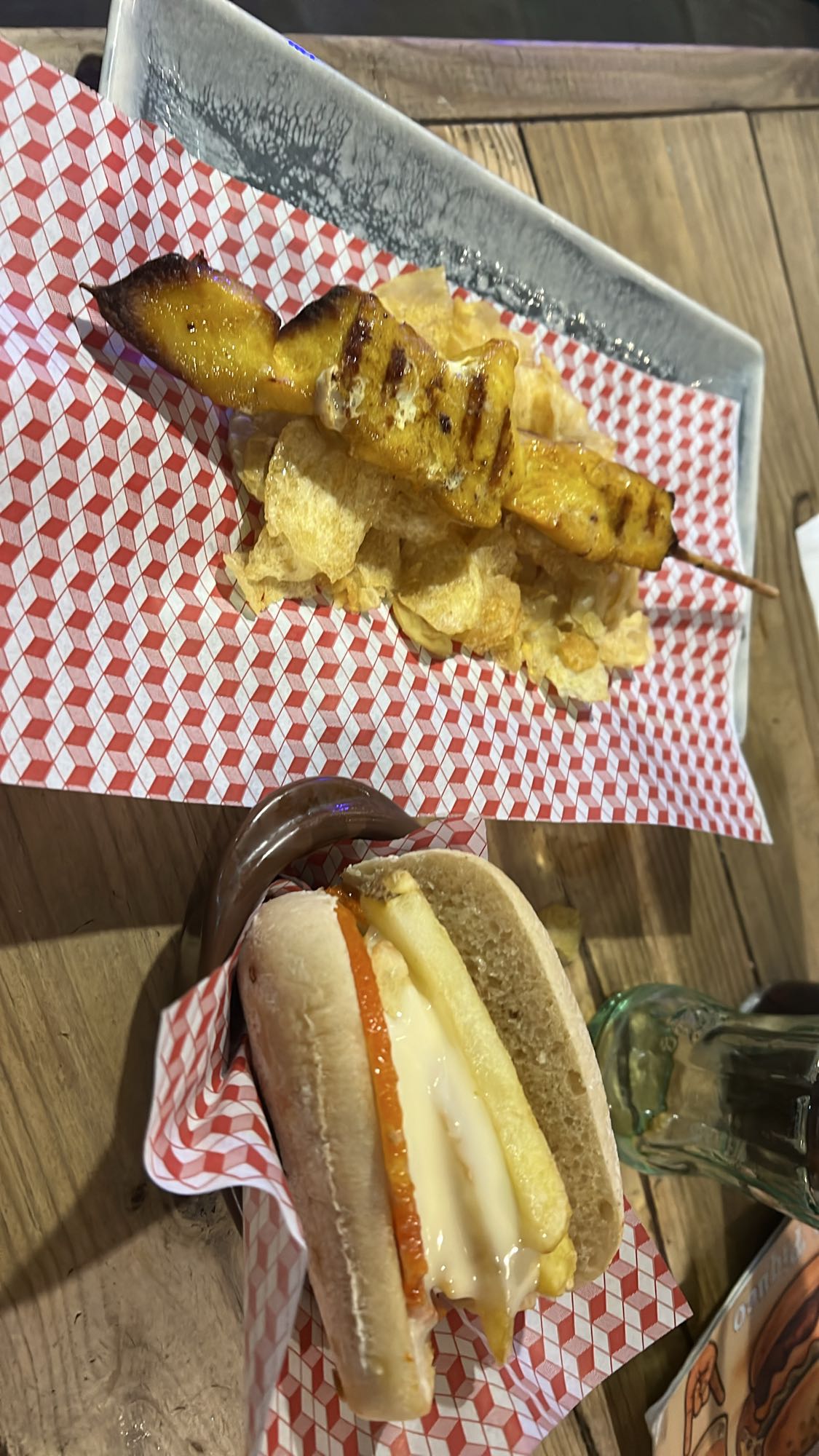 brocheta y bocadillo mixto