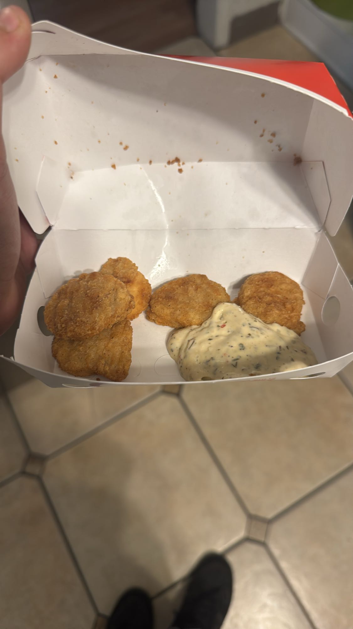 Chicken nuggets with sauce