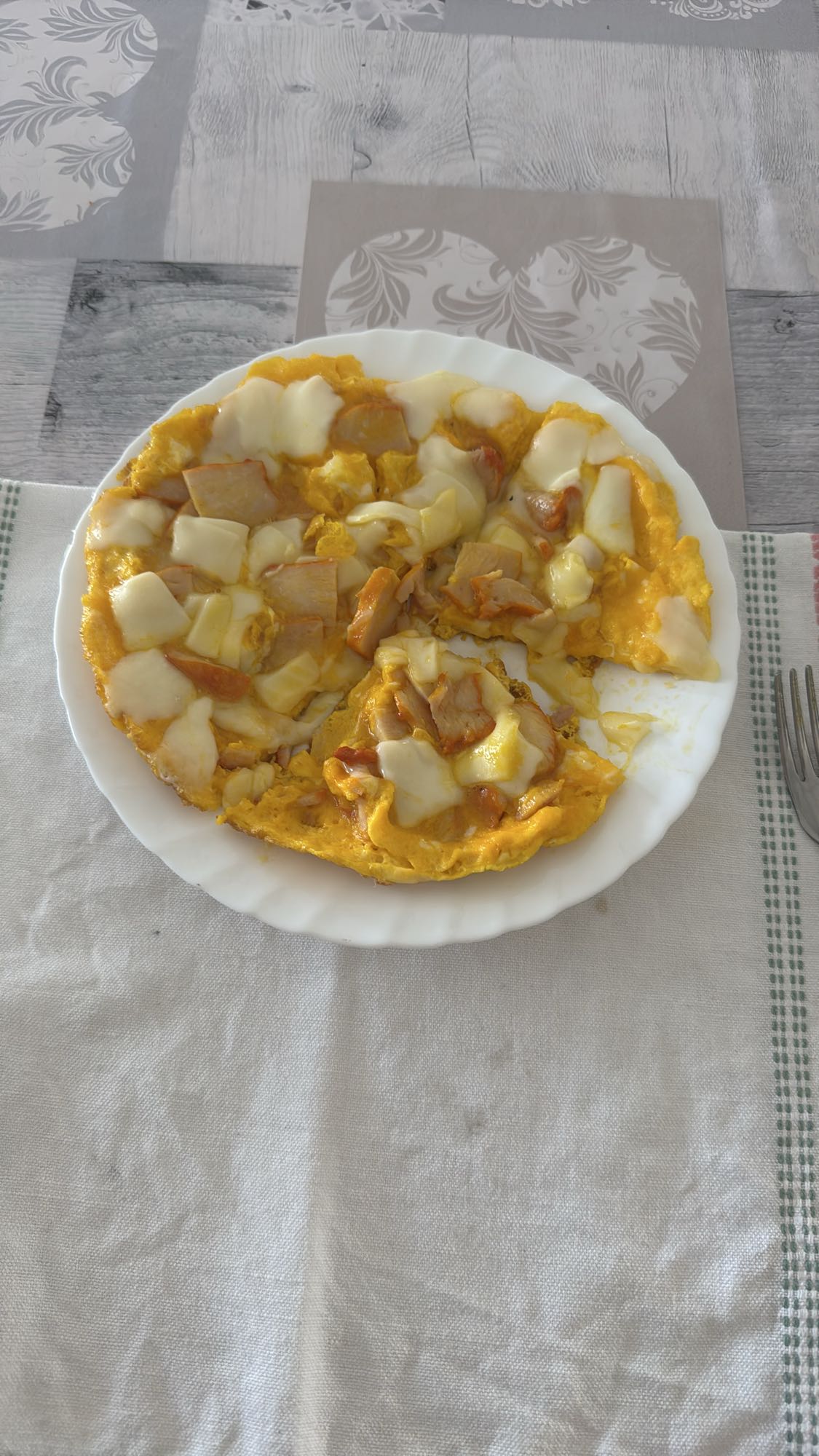 Omlet cu brânză și șuncă
