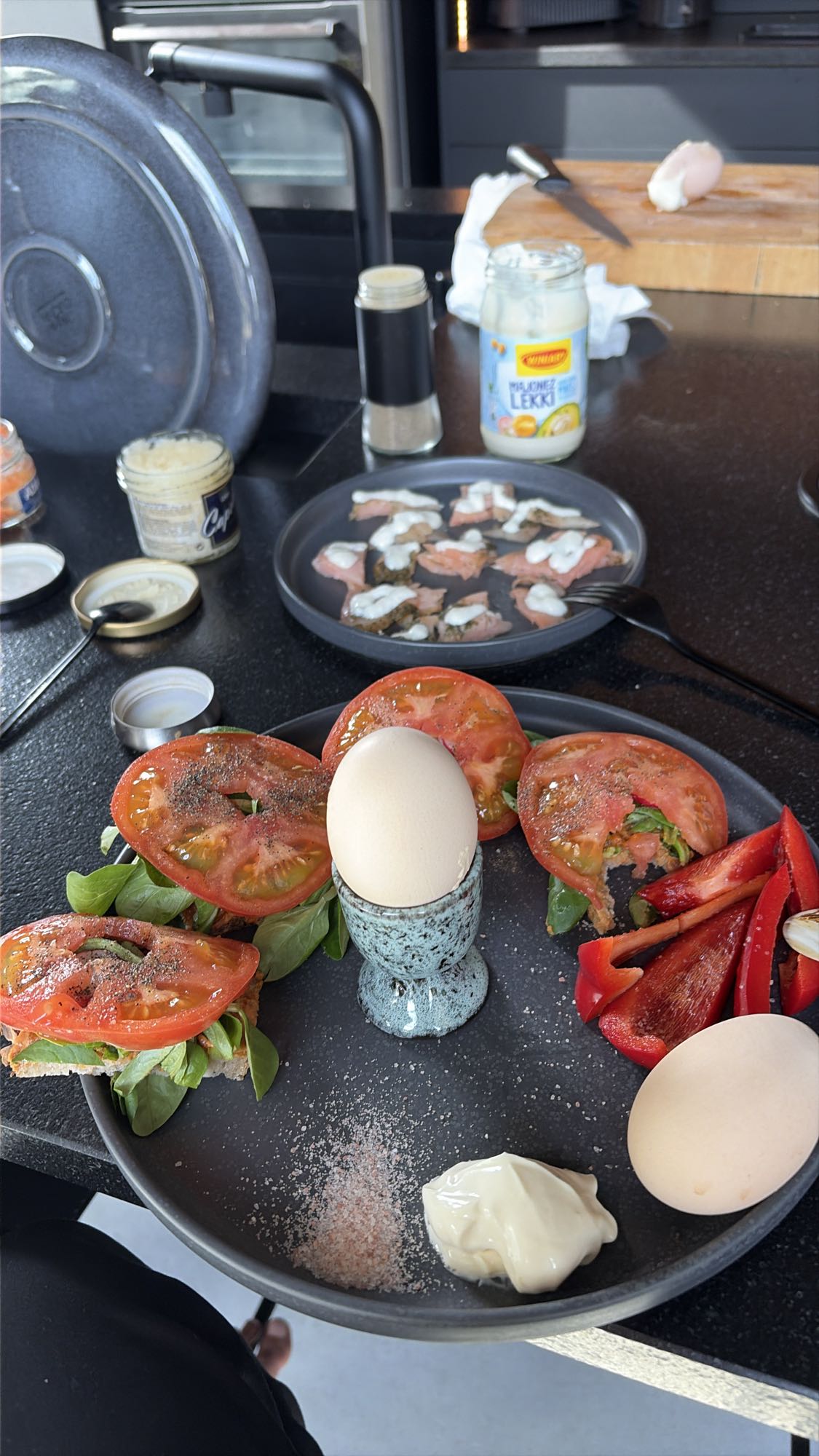 Jajko z warzywami i majonezem