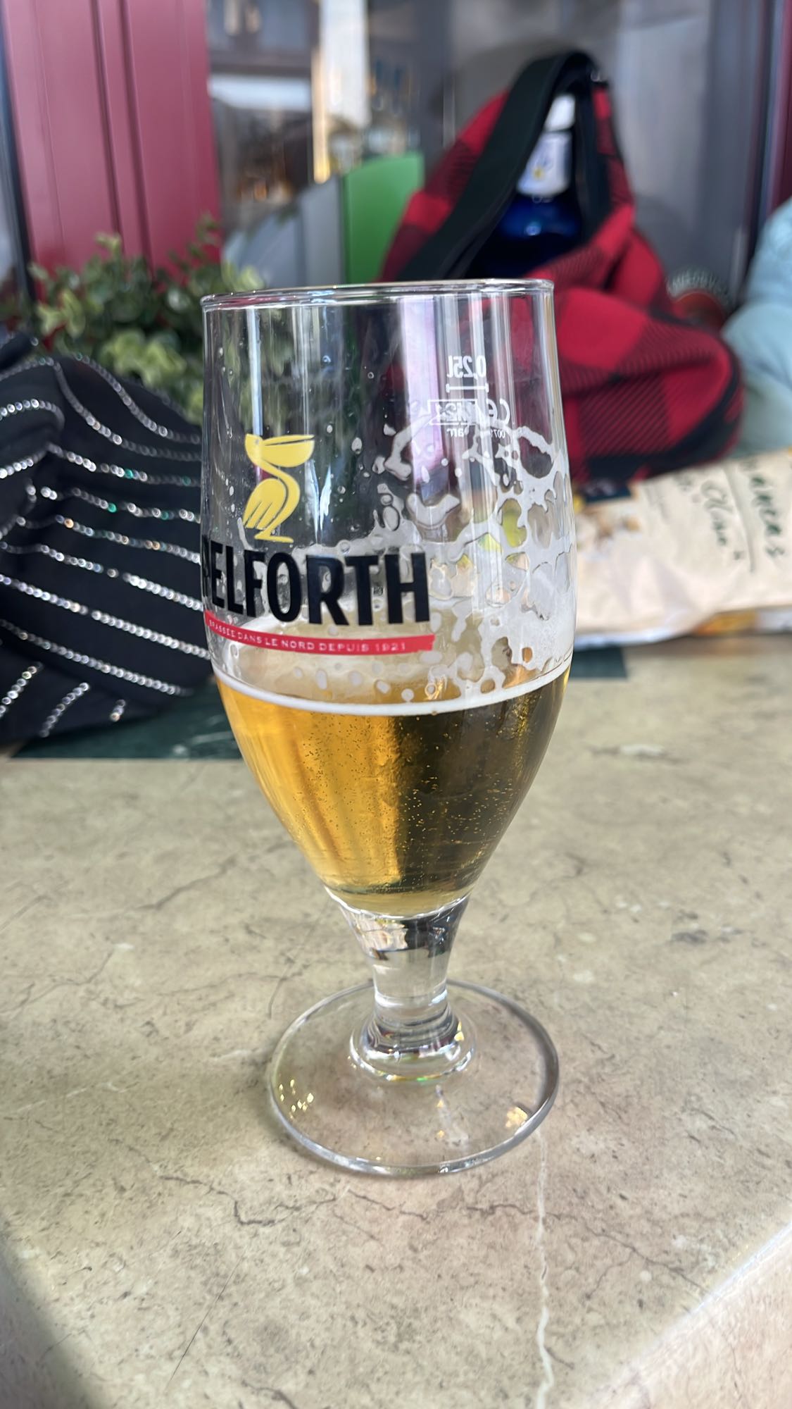 vaso de cerveza rubia