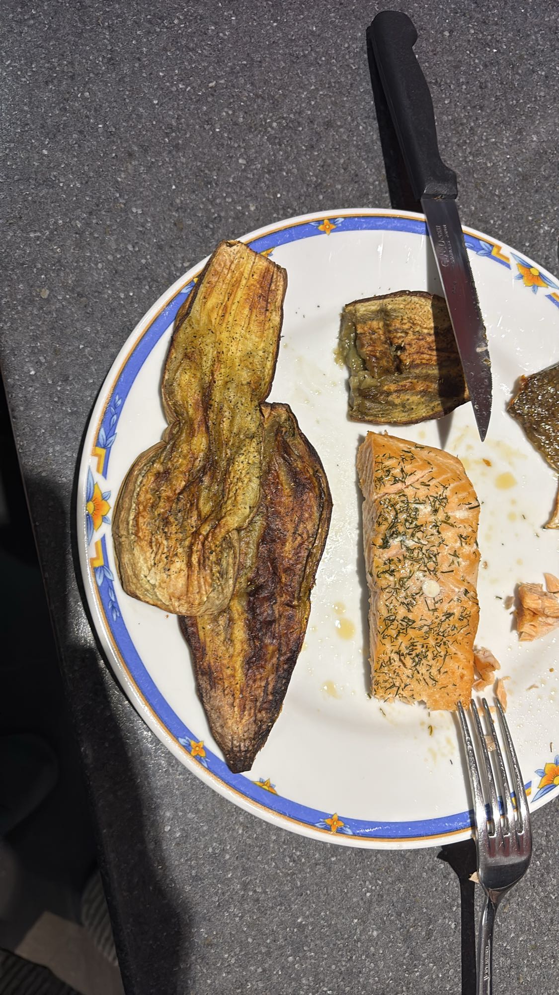Saumon et aubergine grillés