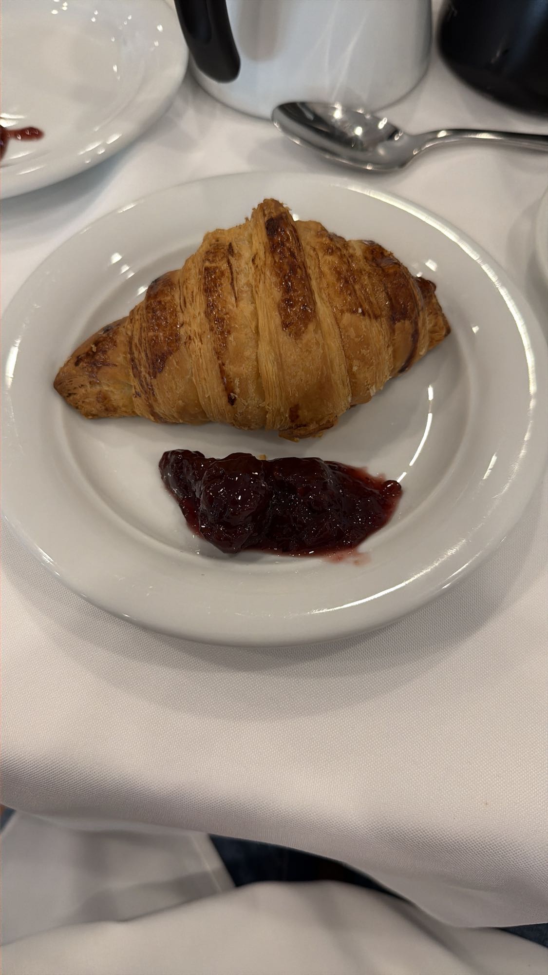 Croissant com geleia