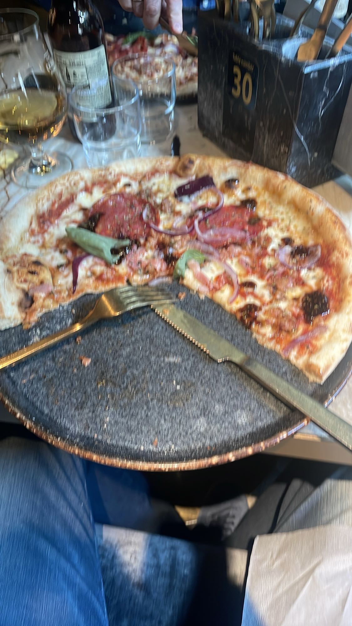Salami pizza