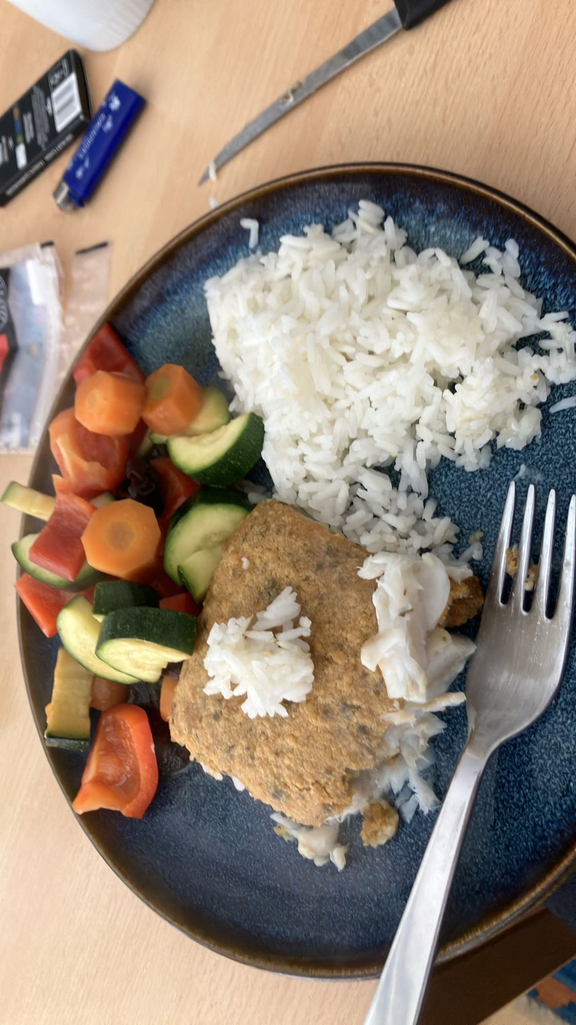 Peixe com arroz e legumes