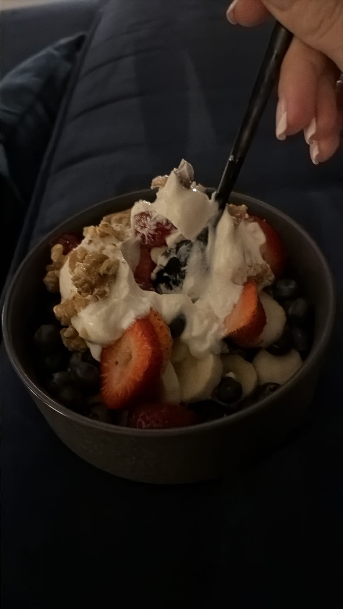 Owocowa miska z jogurtem