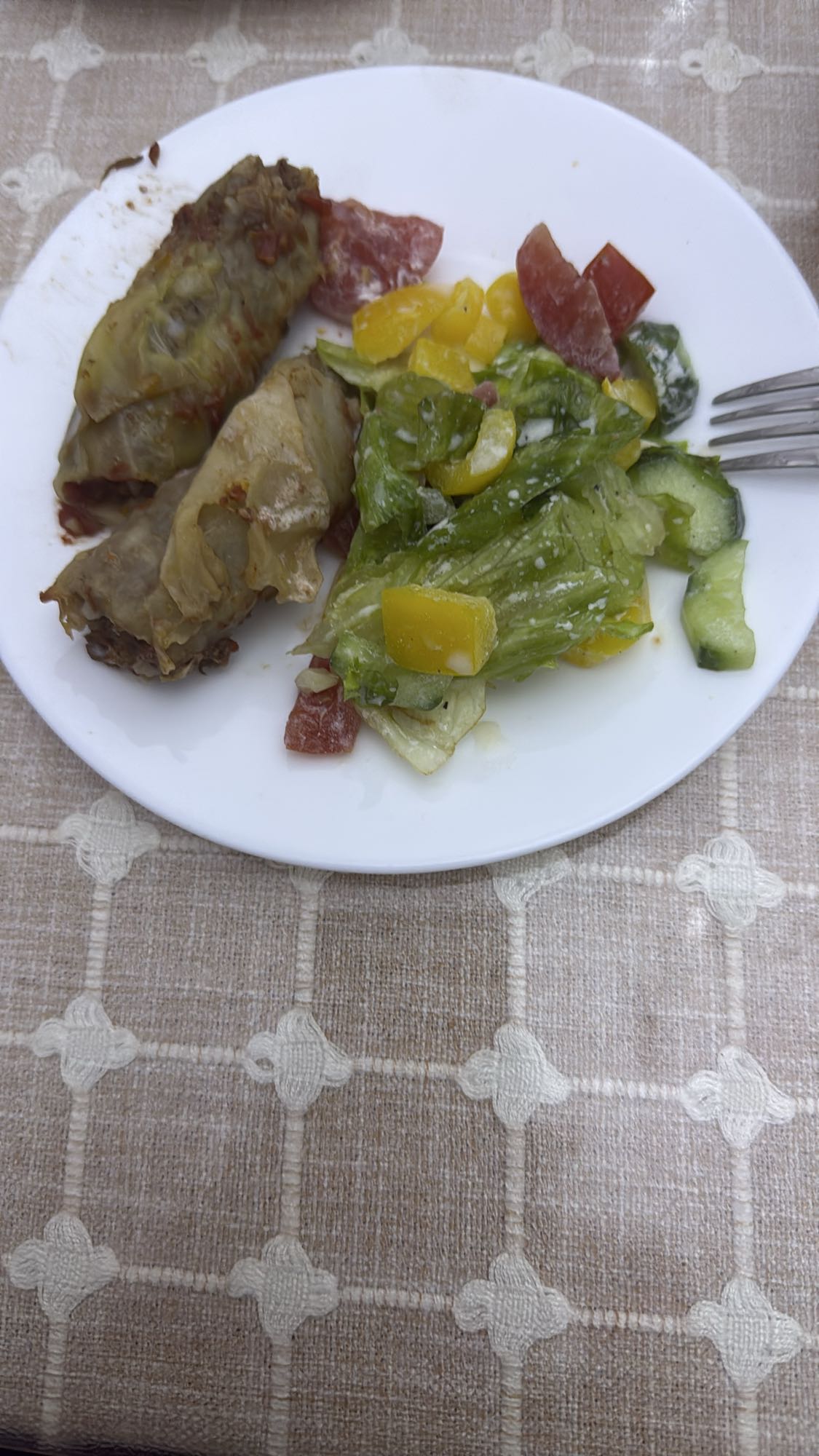 голубцы с овощным салатом