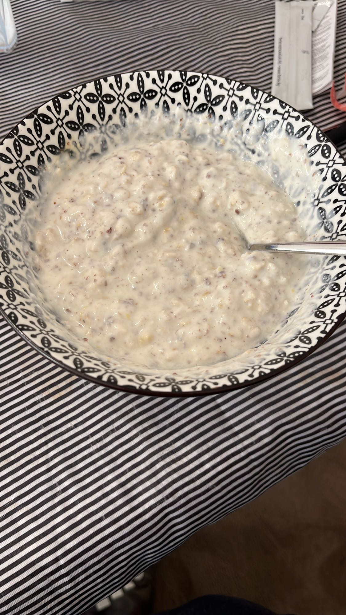 овесена каша с кисело мляко