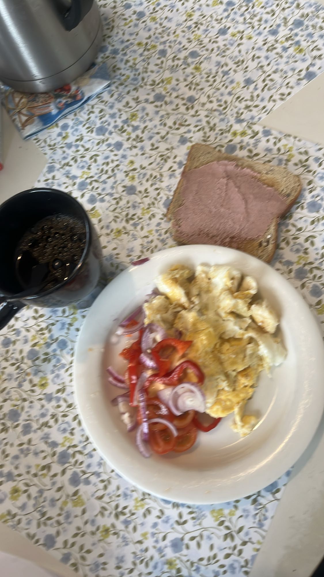 Äggfrukost med smörgås