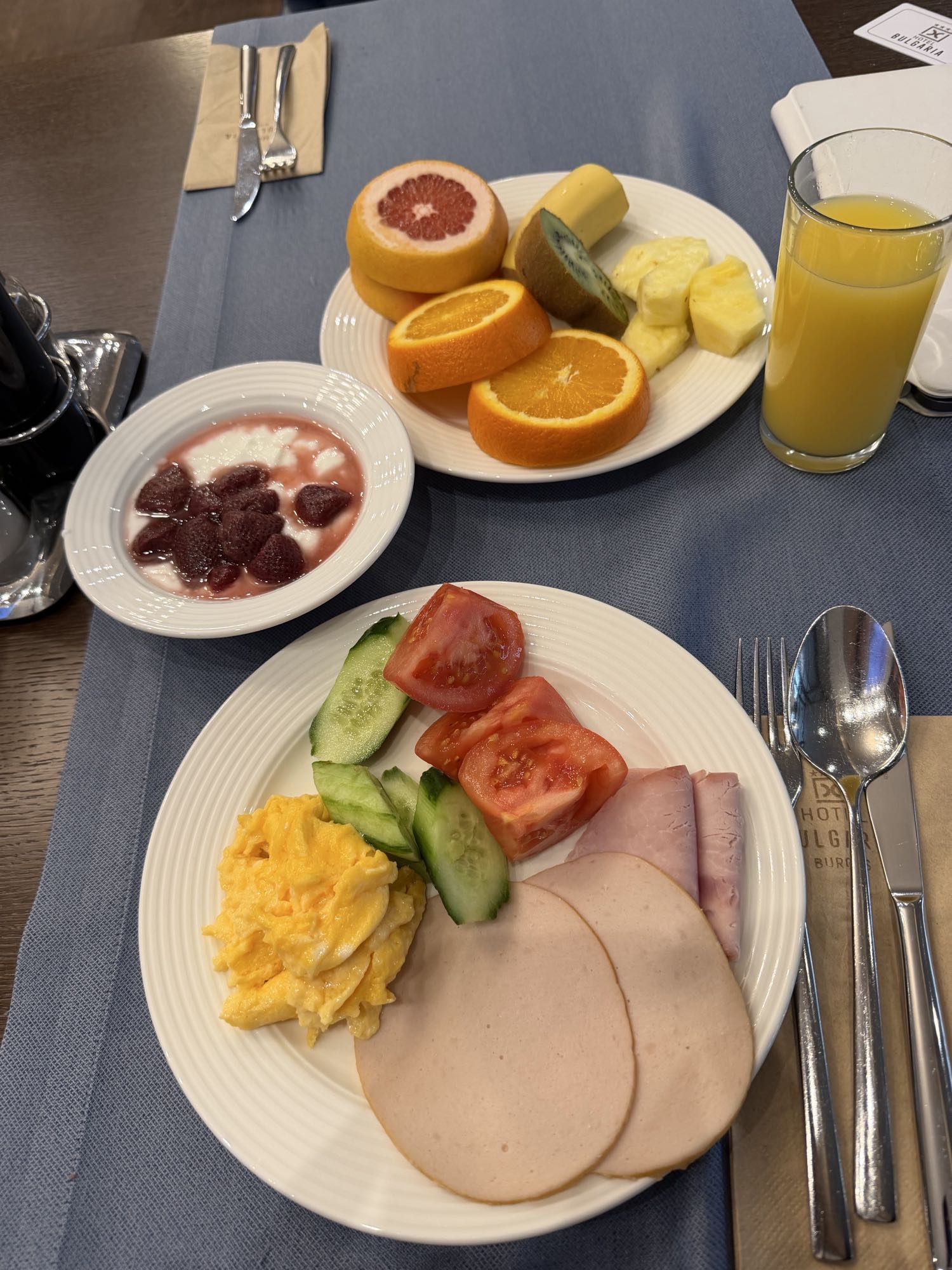 Kahvaltı tabağı ve meyve