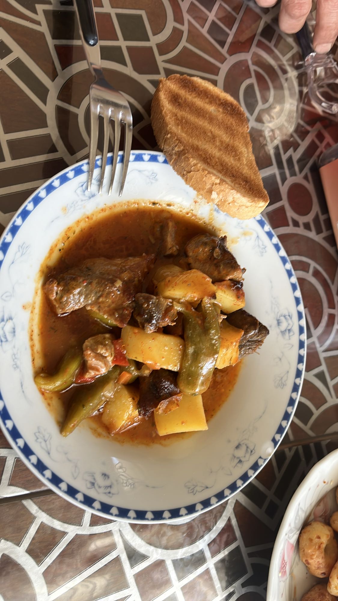 Телешко яхния с хляб