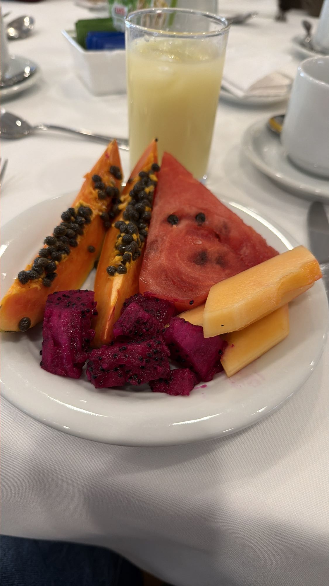 Prato de frutas frescas