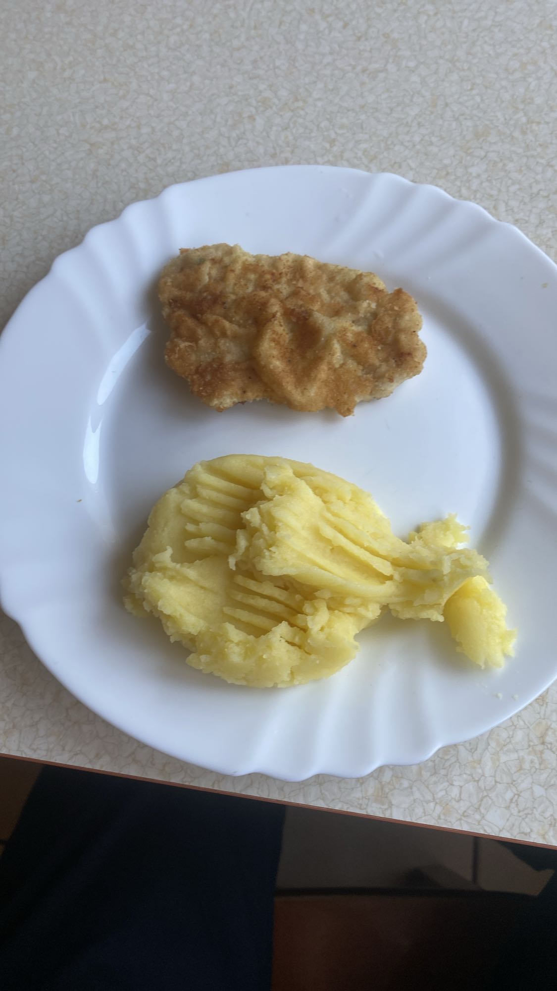 Kotlet schabowy z ziemniakami