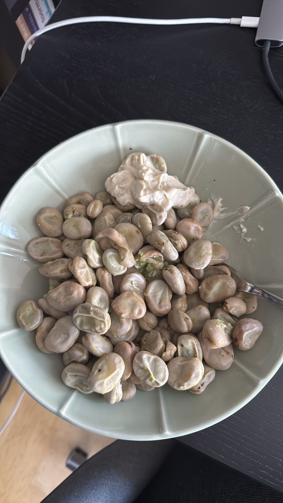 Broad beans with yogurt dip