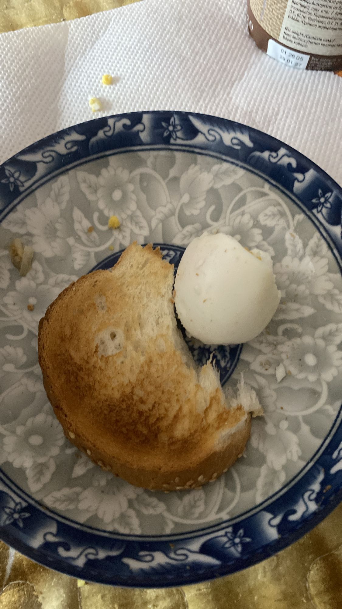 Ou fiert cu pâine prăjită