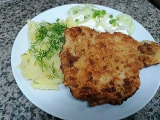 Kotlet schabowy z ziemniakami