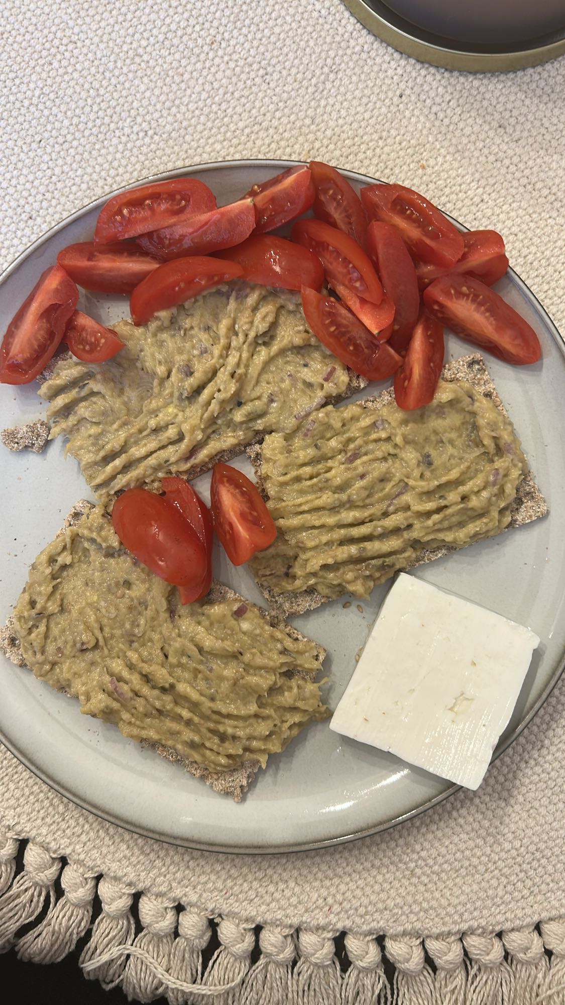 Crackers cu salată de vinete