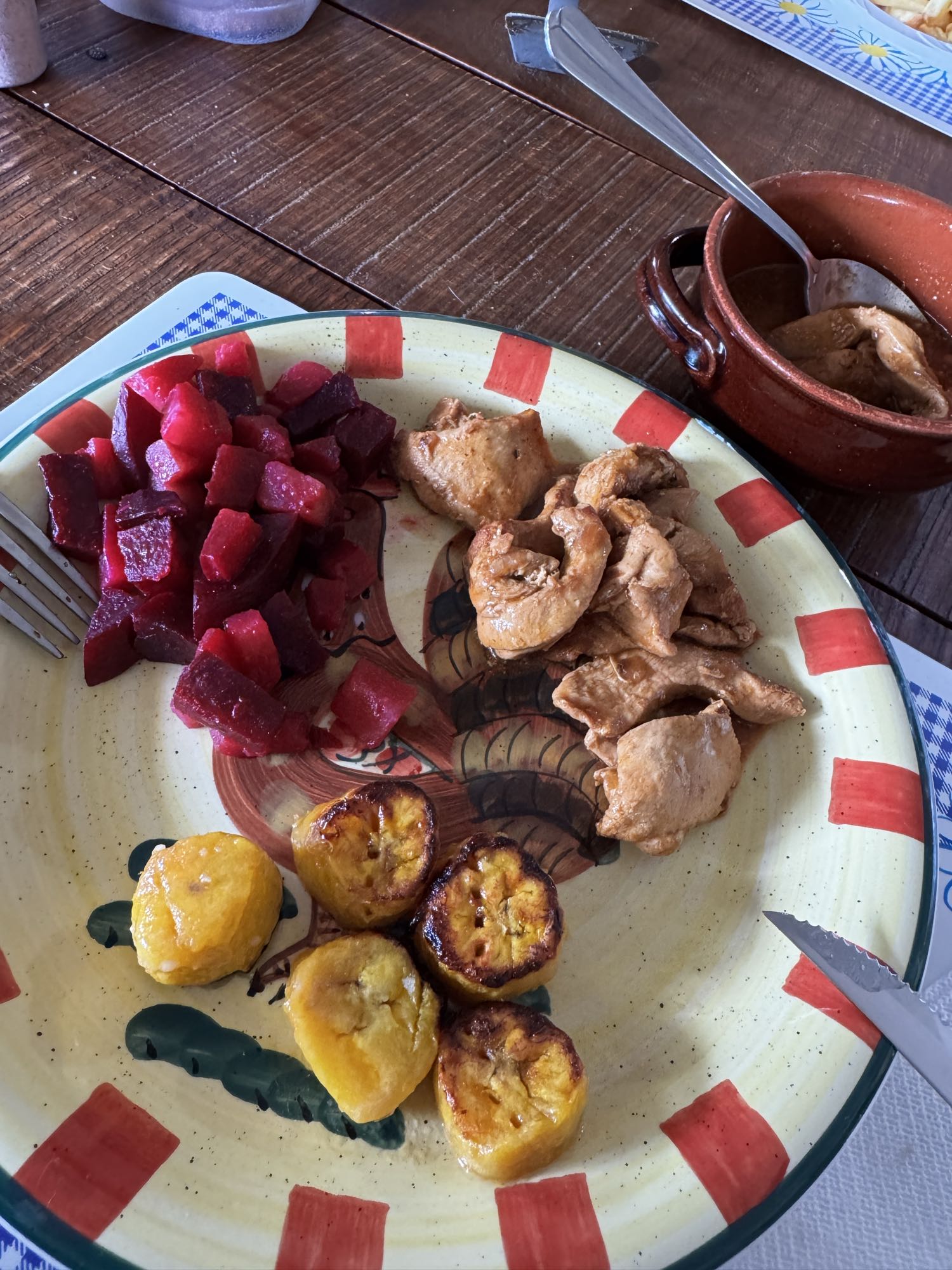 Pollo, plátano y remolacha