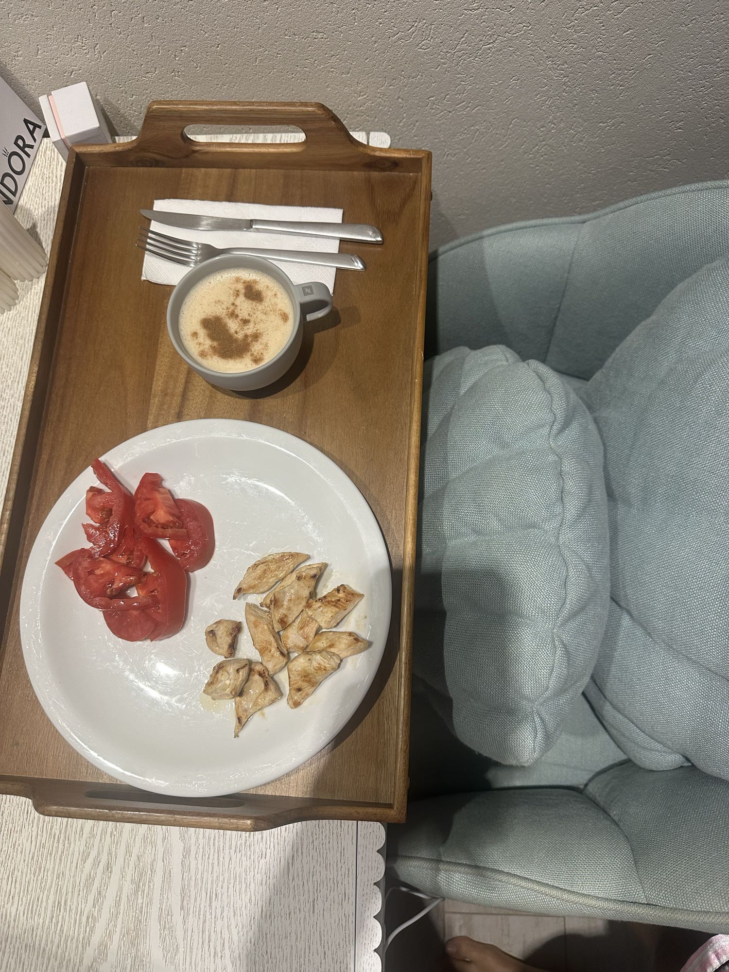 Pollo, tomate y café