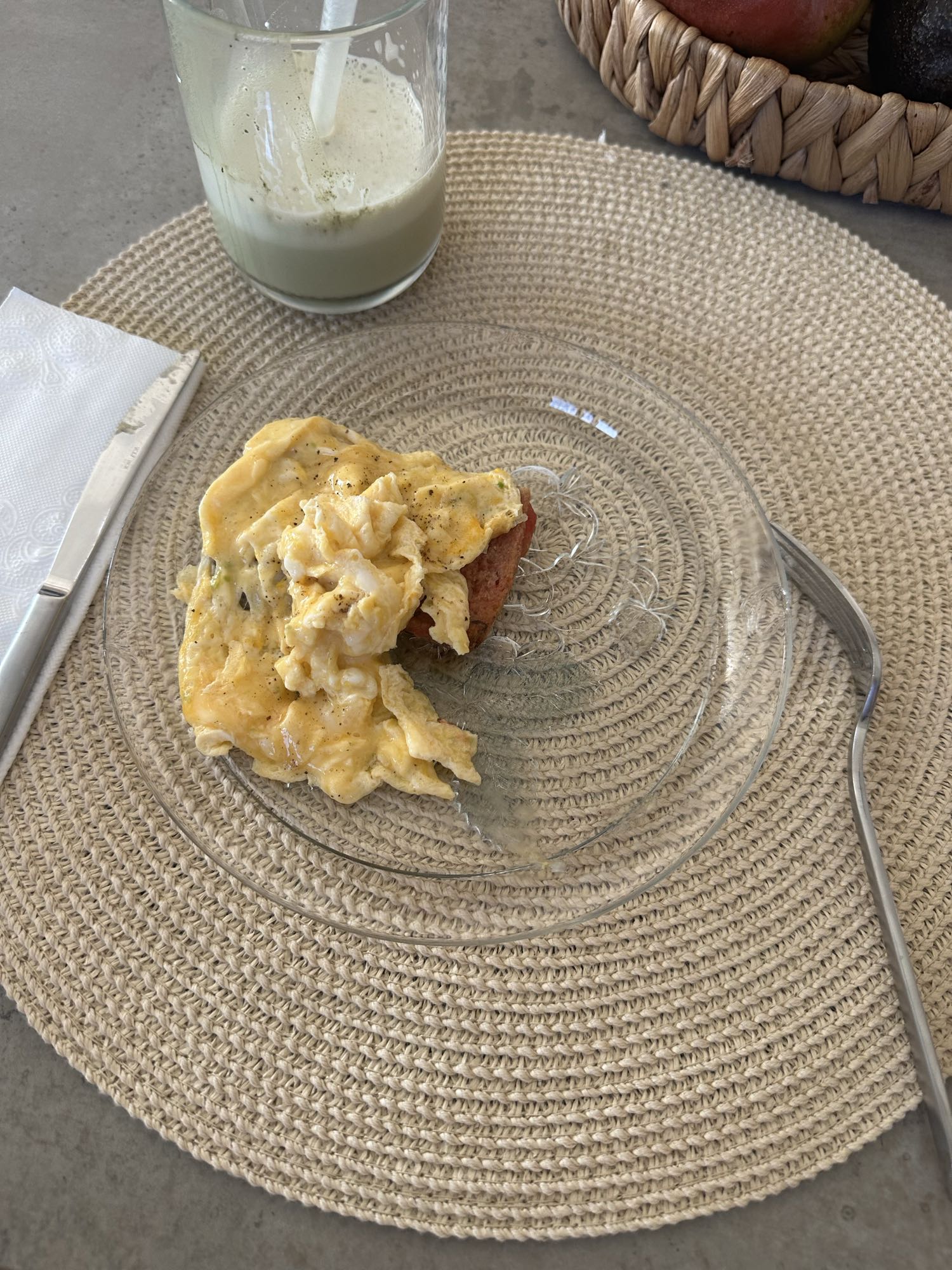 tostada con huevo y batido