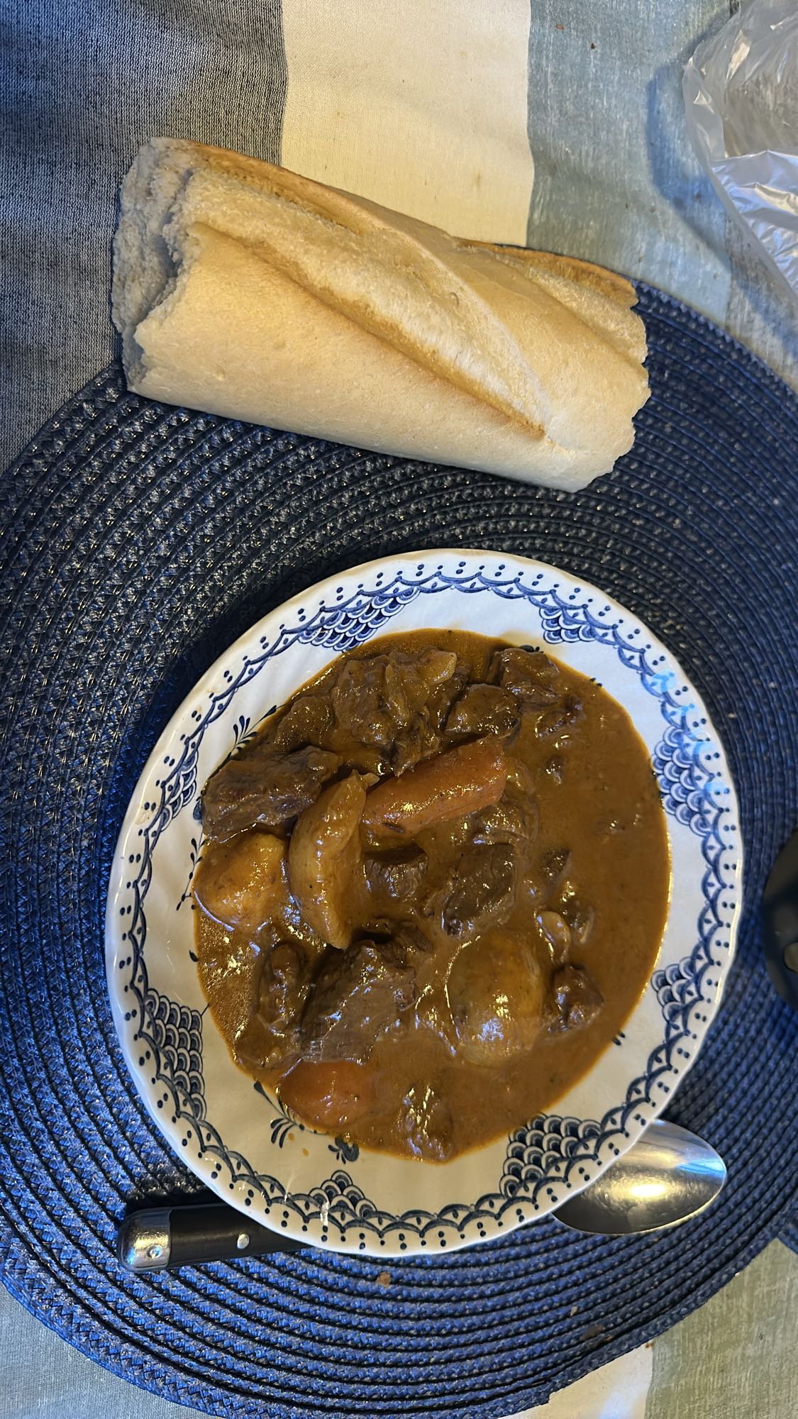 Boeuf bourguignon med bröd