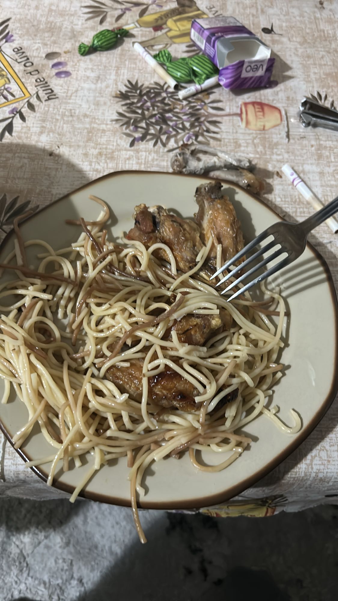 Chicken wings with pasta