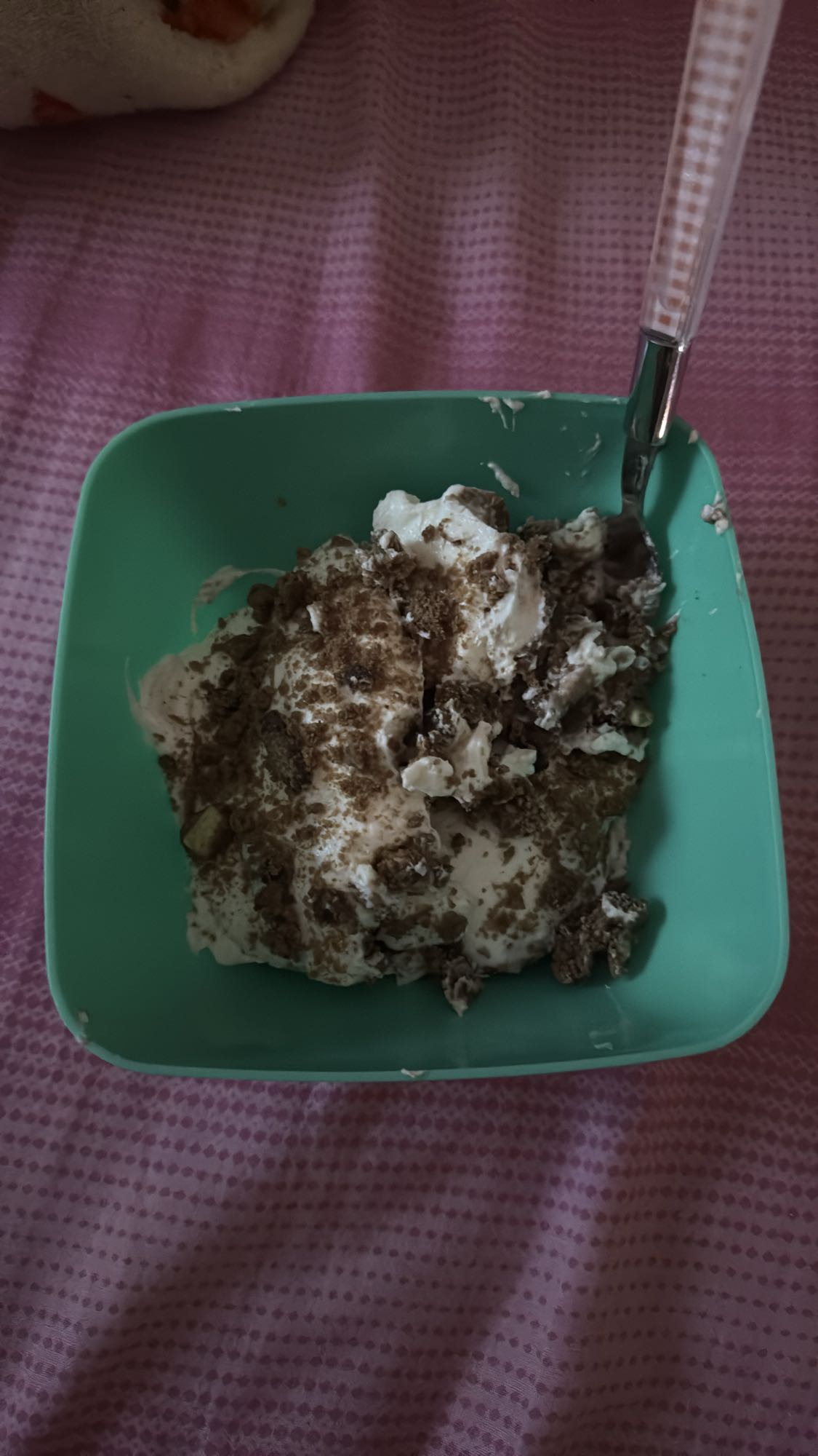 Yoğurtlu granola kase