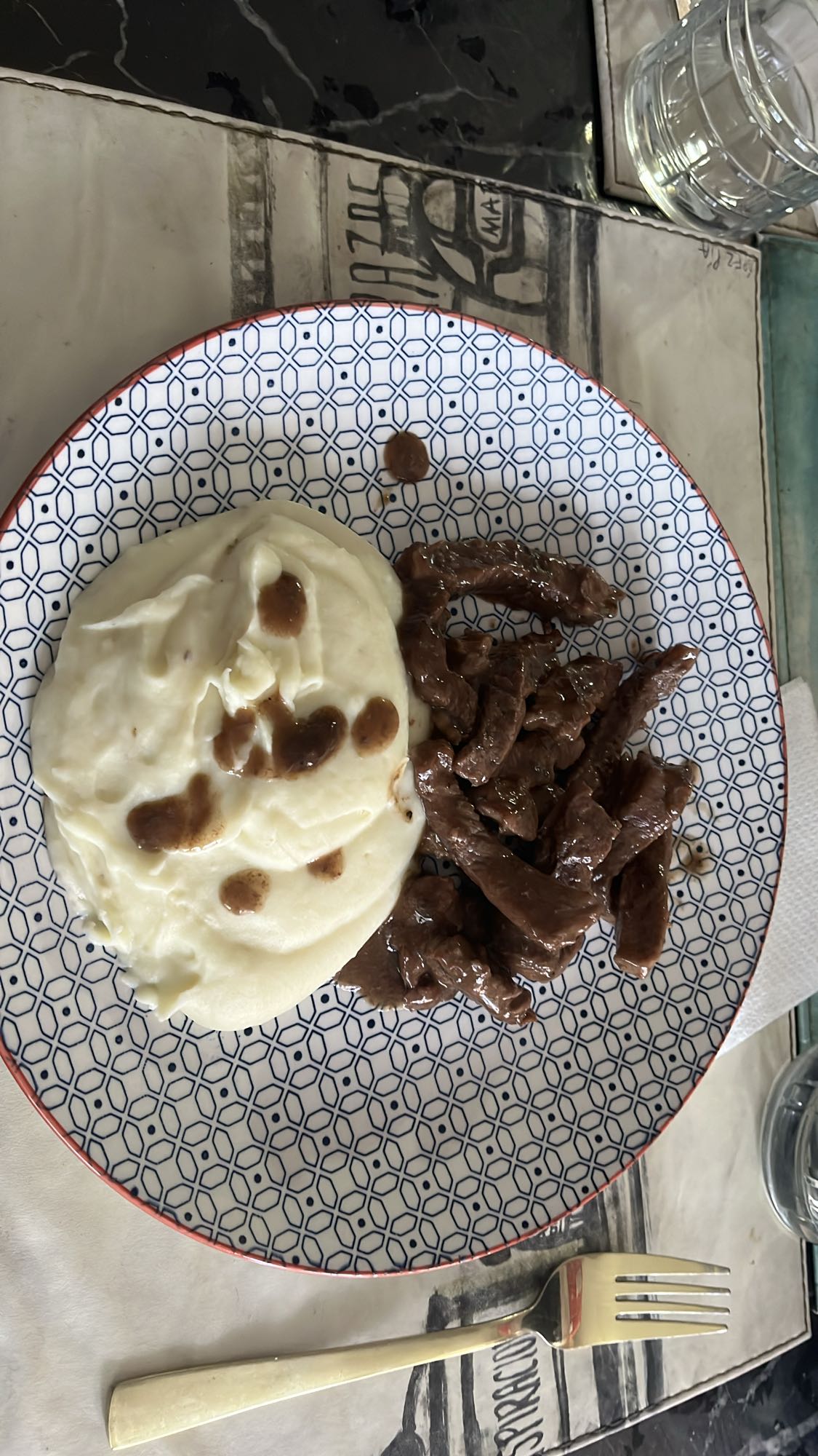 puré de papas con carne